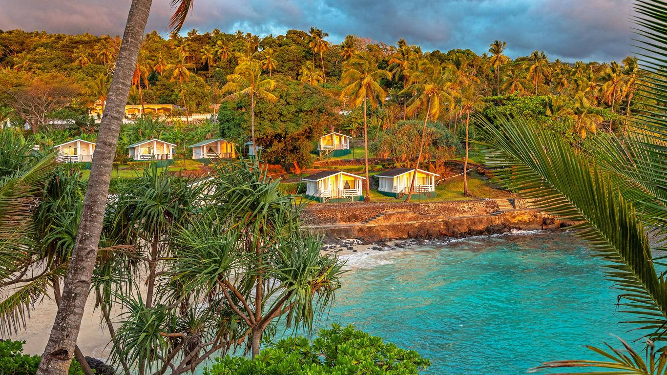 Comoros, beachfront bungalows, palm trees, HD Desktop Wallpaper