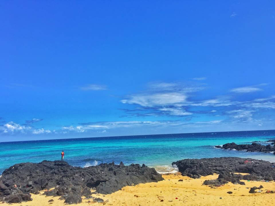 yellow sand, Comoros, black volcanic rocks, SD Desktop Wallpaper