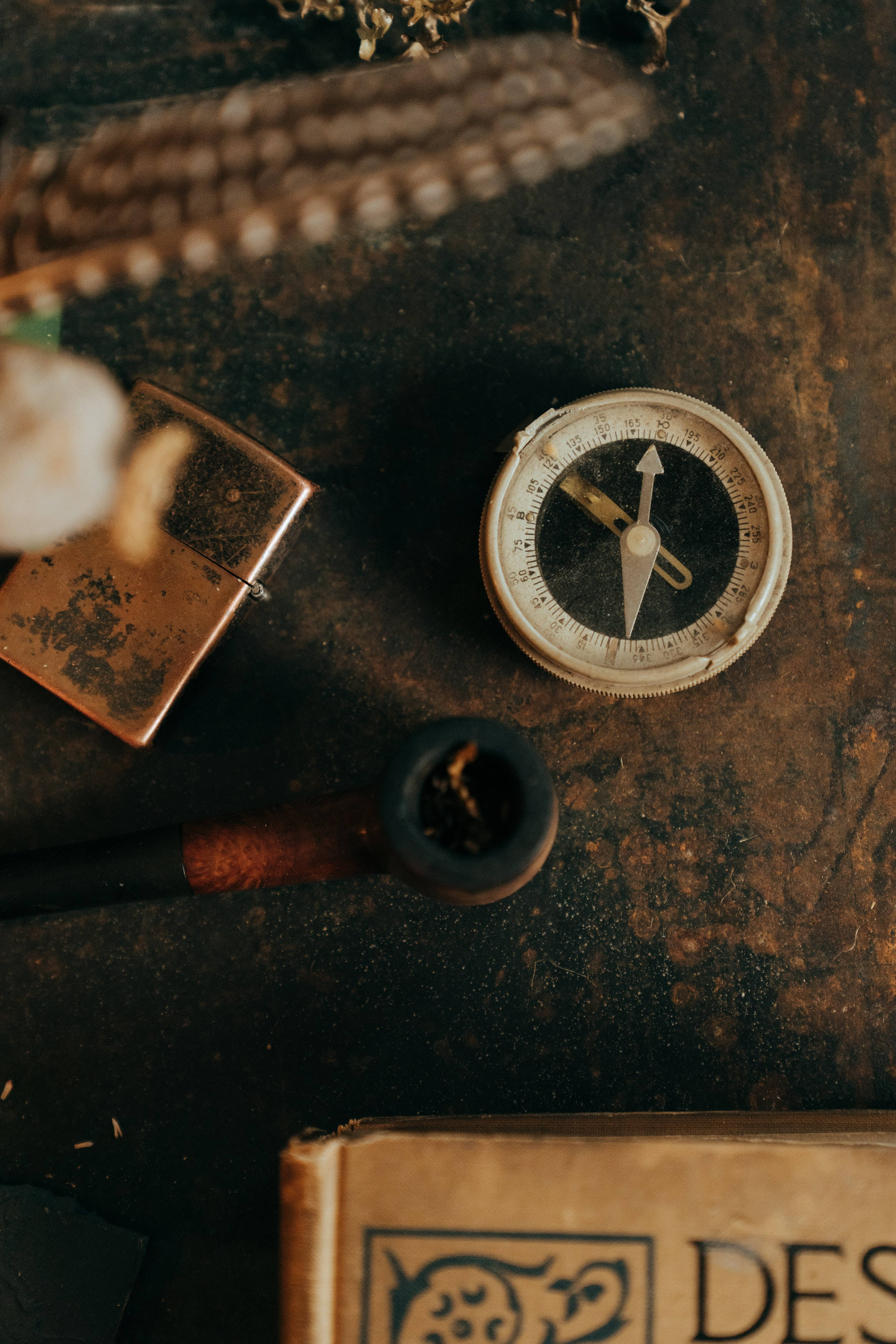 vintage compass, magnetic compass, pipe lighter, 2K Phone Wallpaper