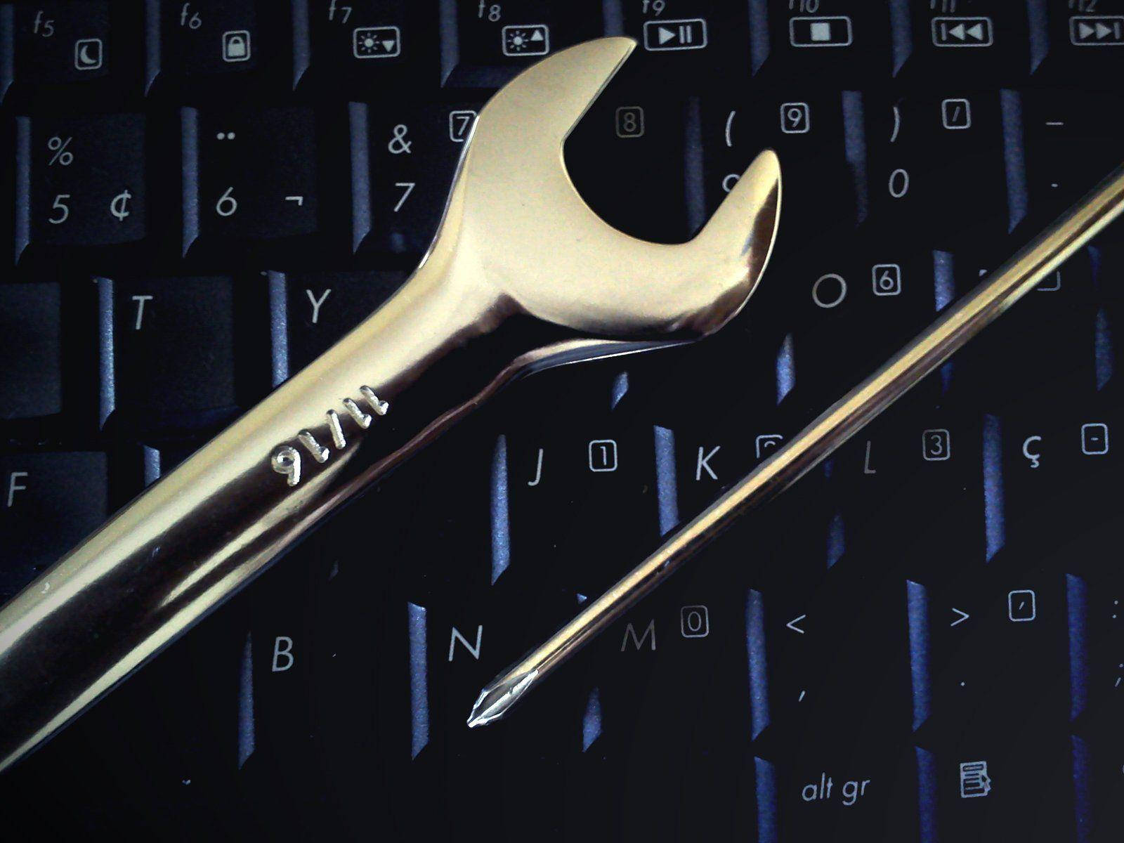 wrench, screwdriver, dark computer keyboard, HD Desktop Wallpaper