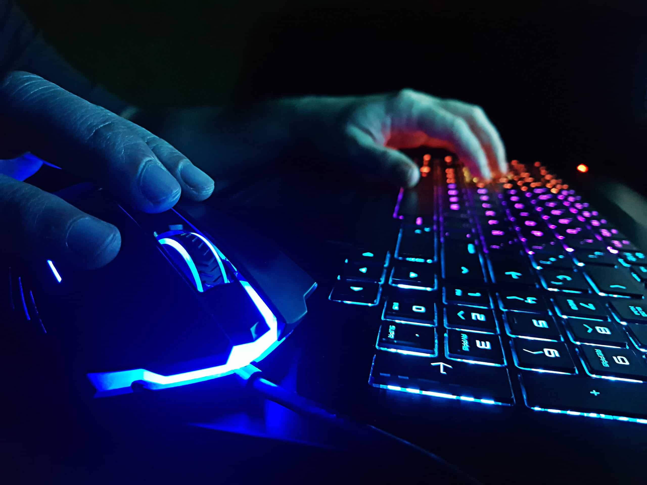 neon light, gaming mouse, dark room, 2K Desktop Wallpaper