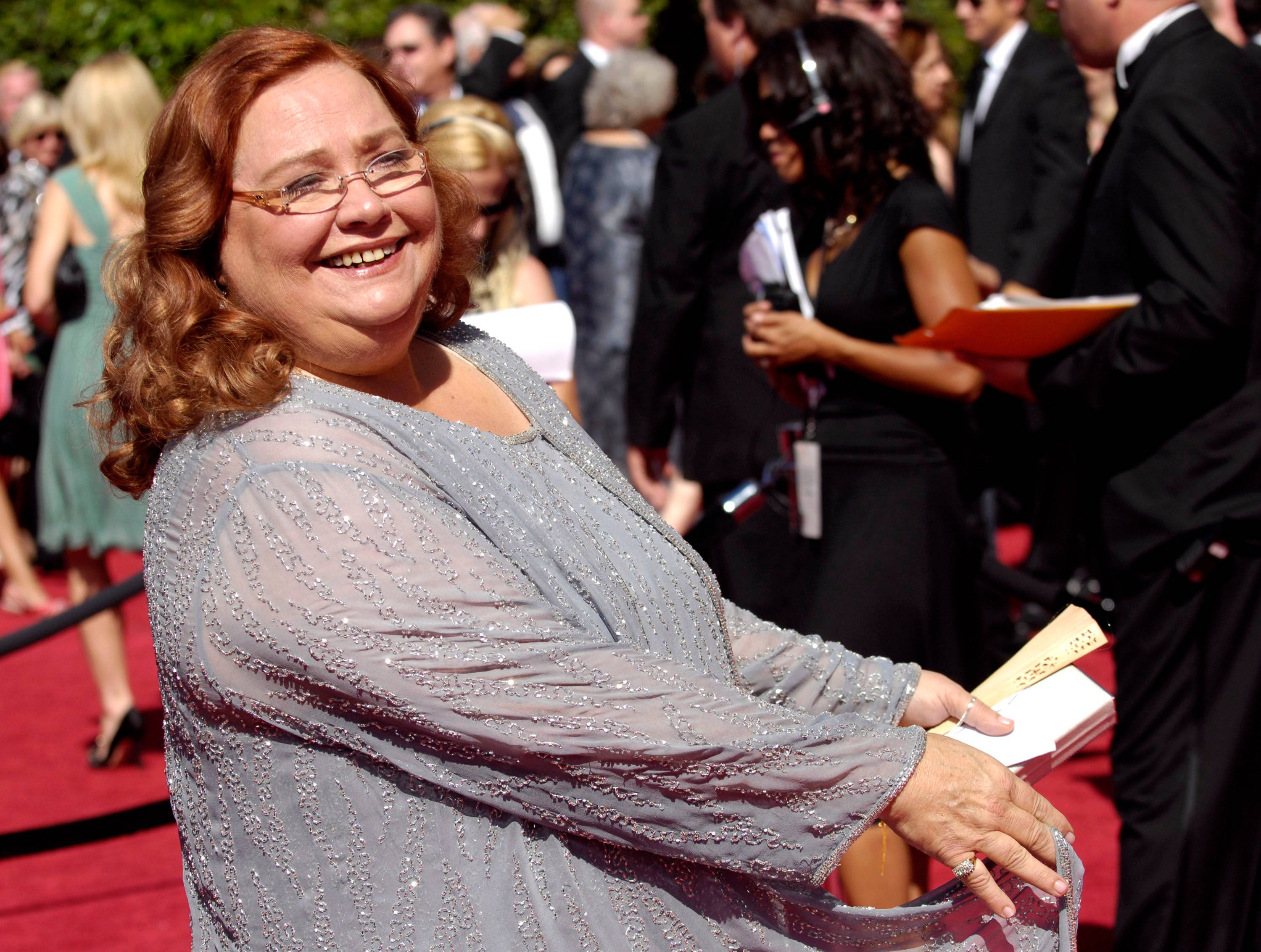 Conchata Ferrell, red carpet, glasses, 2K Desktop Wallpaper