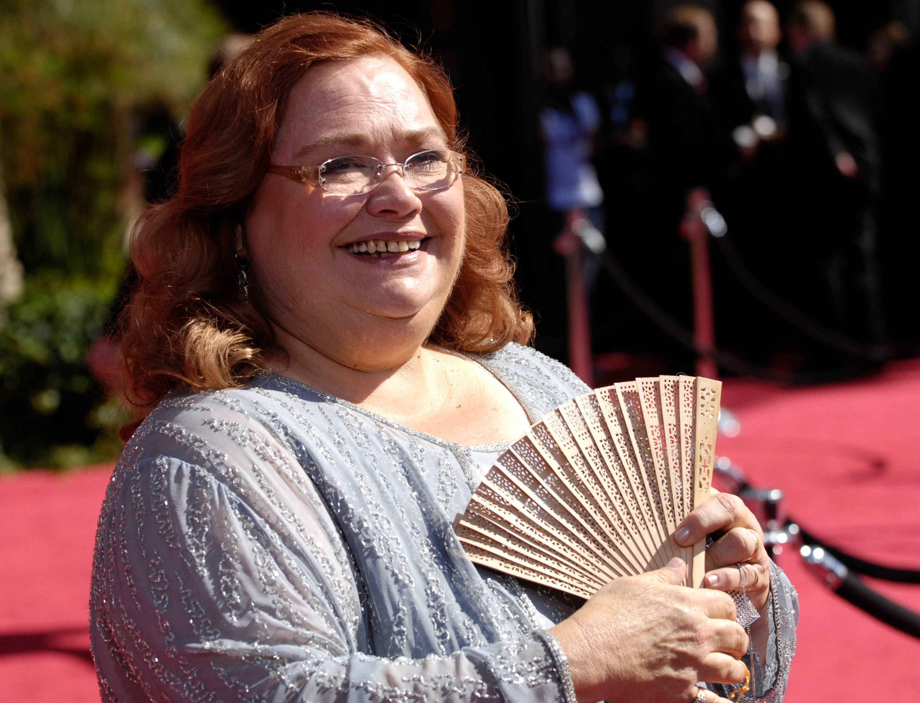 Conchata Ferrell, 59th Prime Time Emmy Awards, red carpet, 2K Desktop Wallpaper