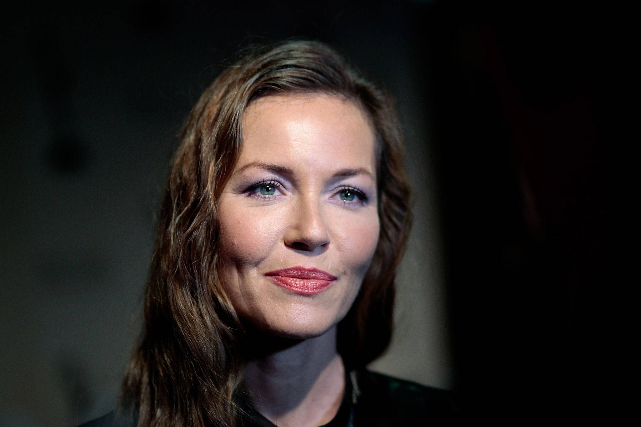 Connie Nielsen, brown hair, green eyes, Full HD Desktop Wallpaper