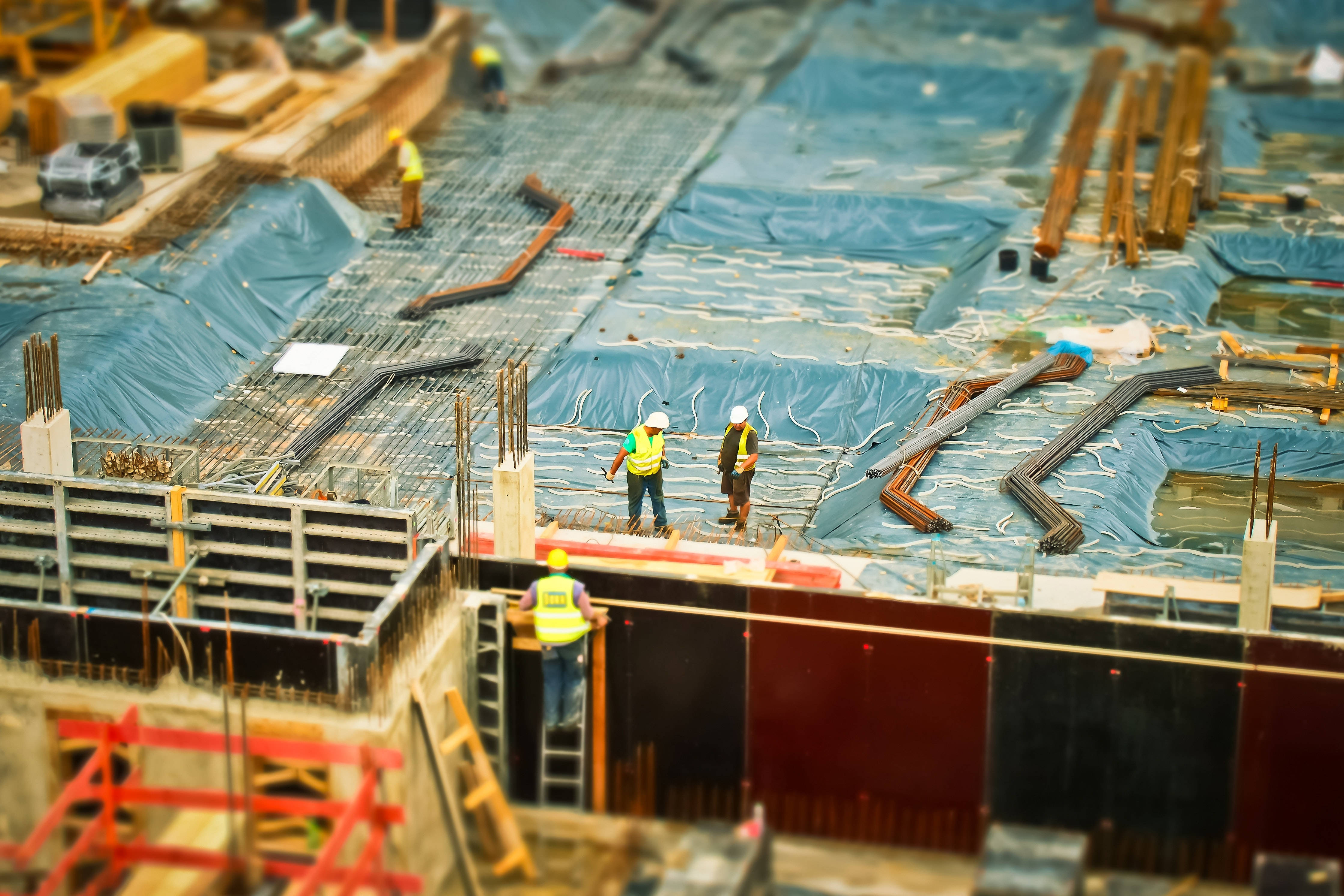 construction workers, bright vests, vast blue tarped site, 4K Desktop Wallpaper