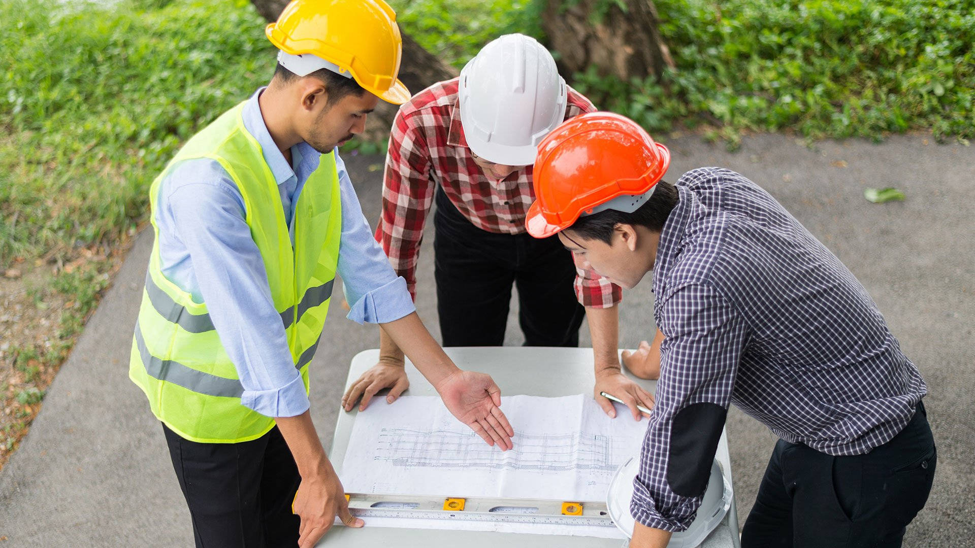 construction worker, hard hats, safety vests, Full HD Desktop Wallpaper
