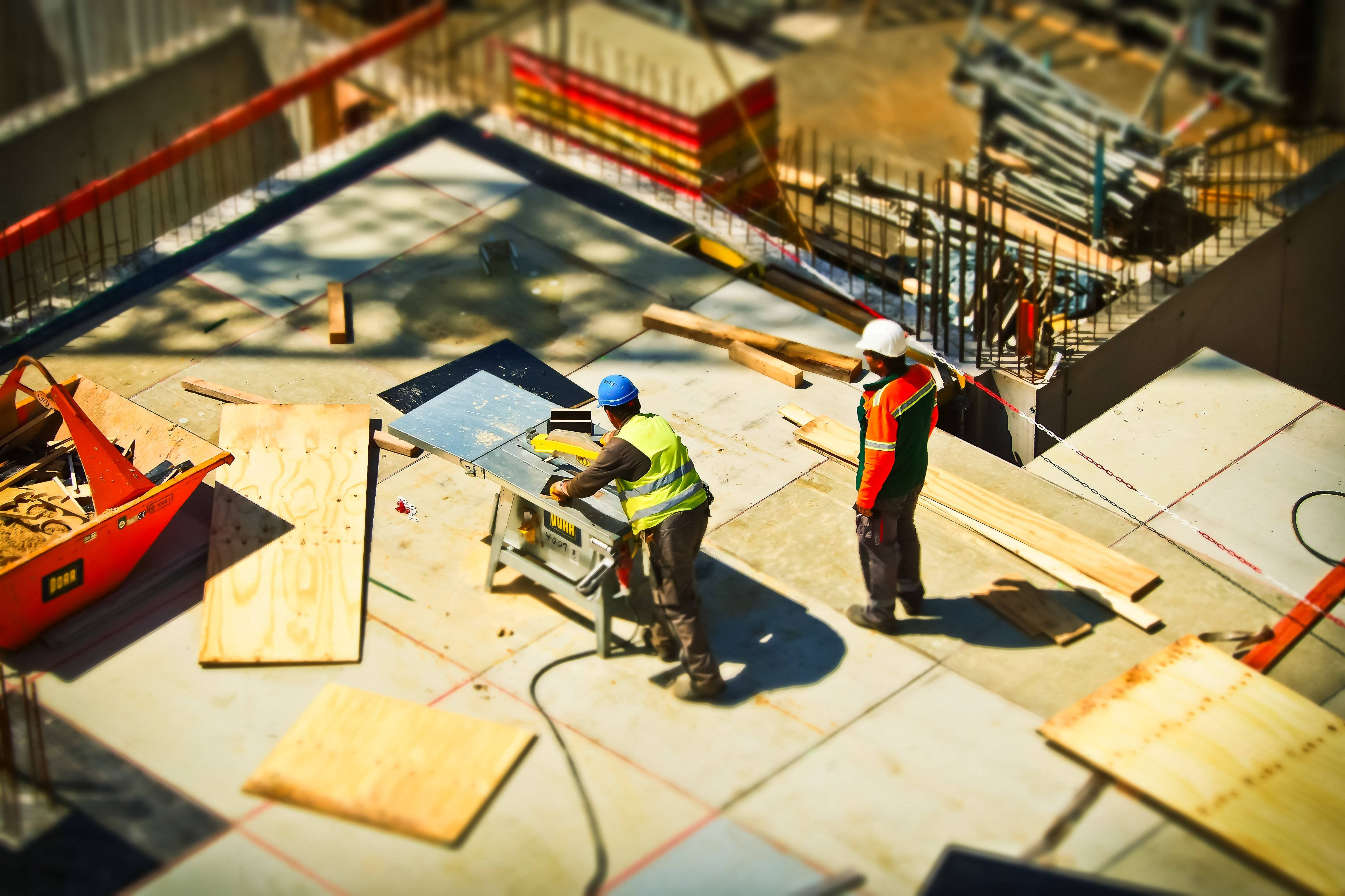 construction worker, table saw, safety gear, 4K Desktop Wallpaper