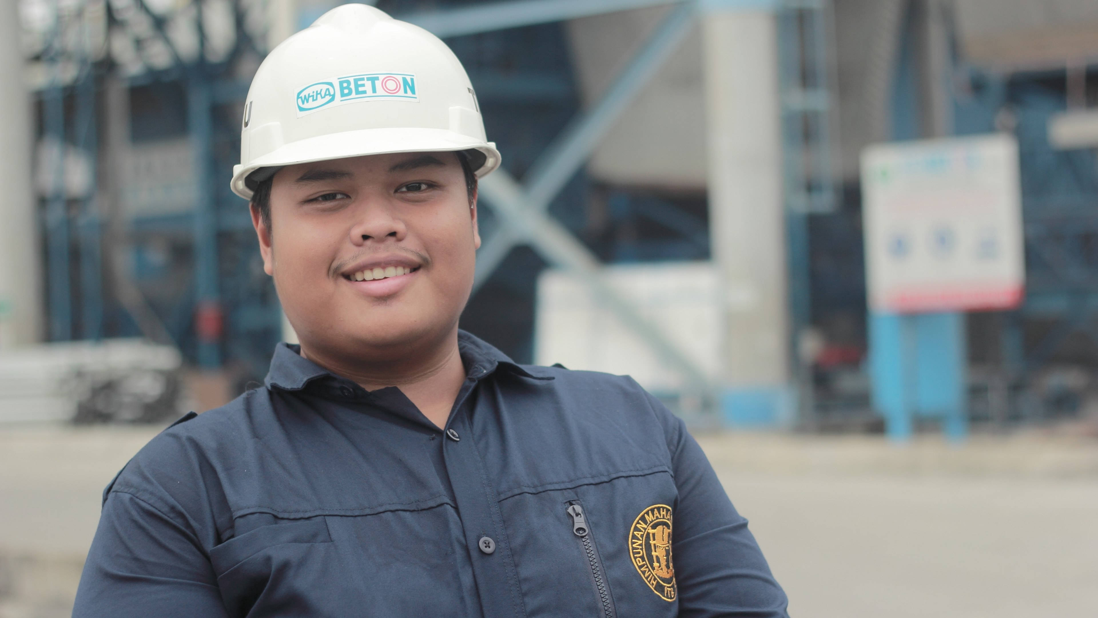 white hard hat, blue uniform, concrete plant, 4K Desktop Wallpaper