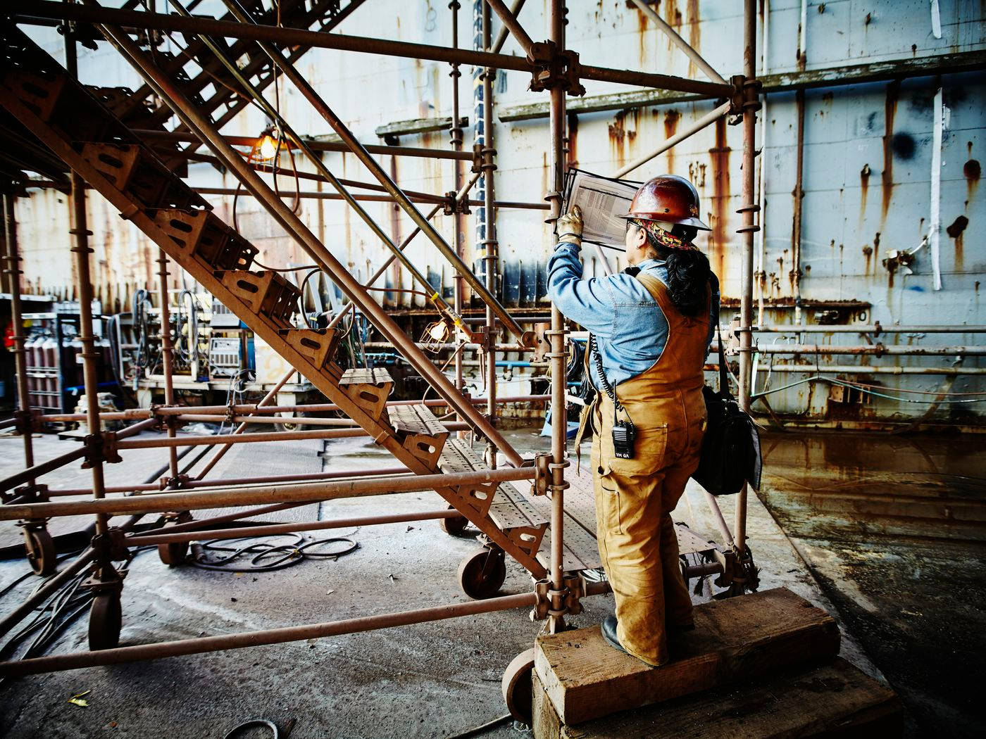 construction worker, overalls, hard hat, HD Desktop Wallpaper