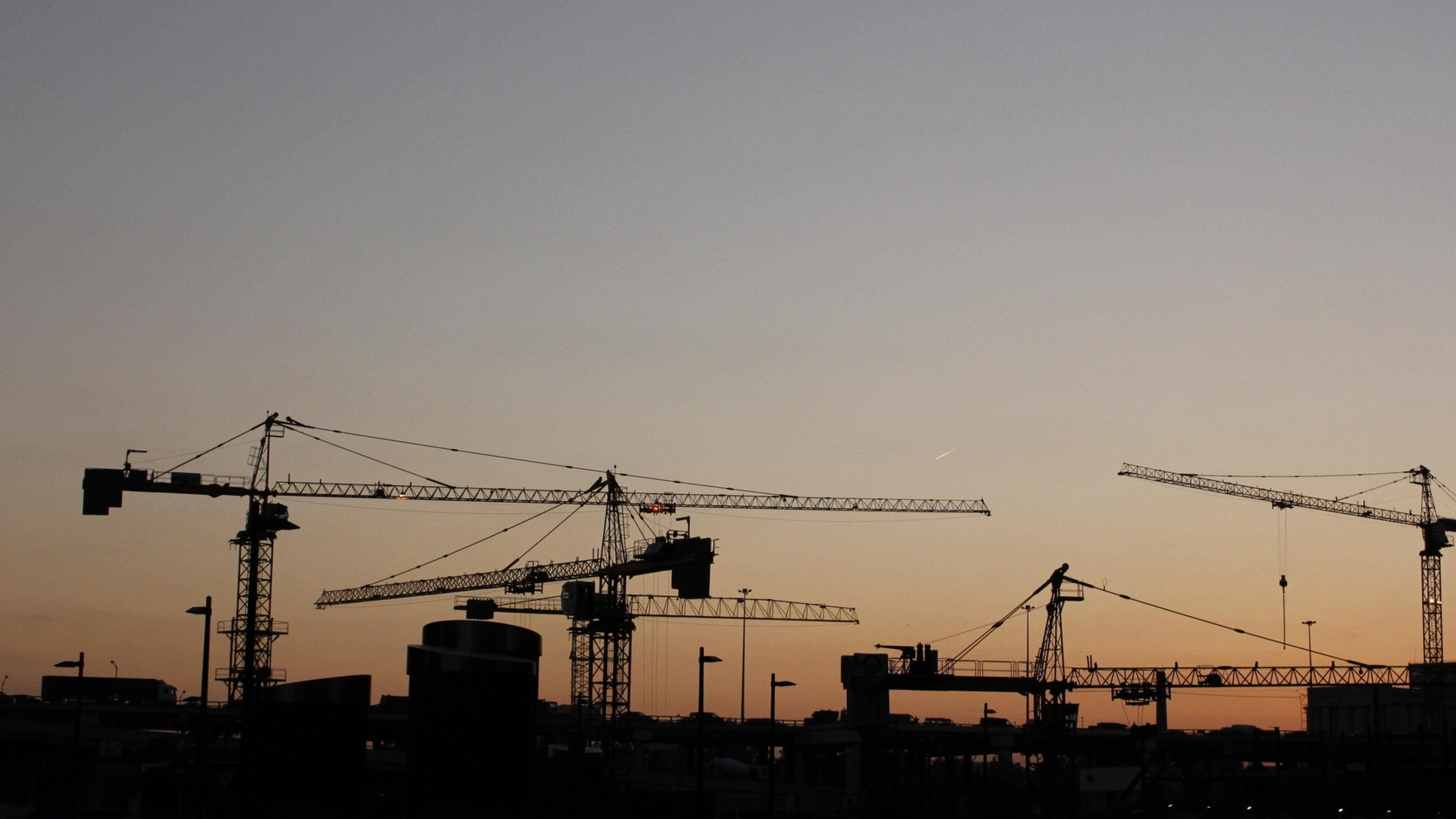 construction cranes, sunset, twilight sky, 4K Desktop Wallpaper