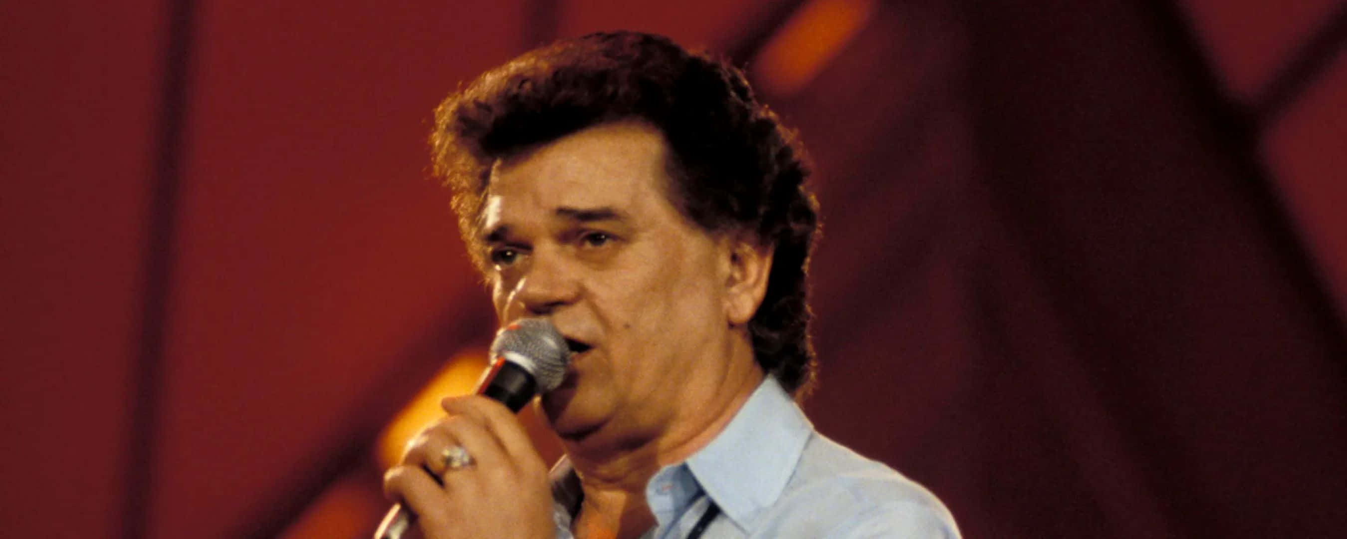 Conway Twitty, stage, microphone, 2K Desktop Wallpaper