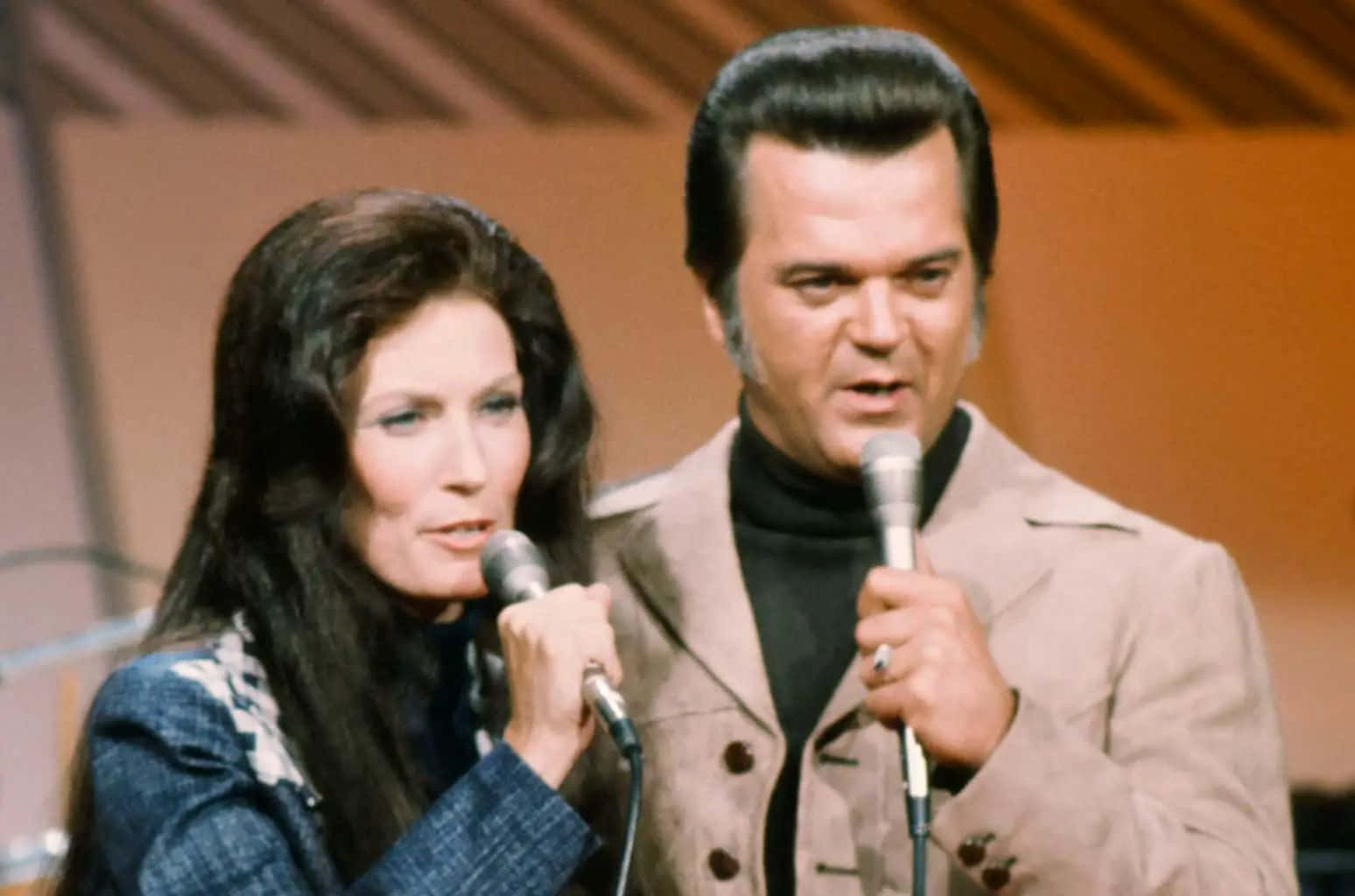 Conway Twitty, duet performance, warmly lit stage, HD Desktop Wallpaper