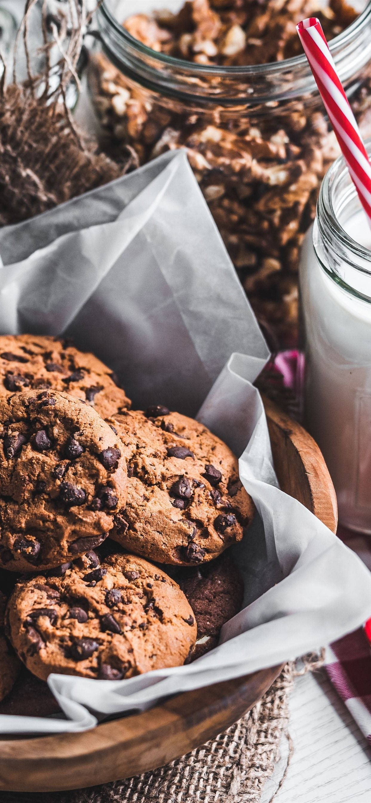 Cookie iPhone, wooden bowl, chocolate chip cookies, 2K Phone Wallpaper