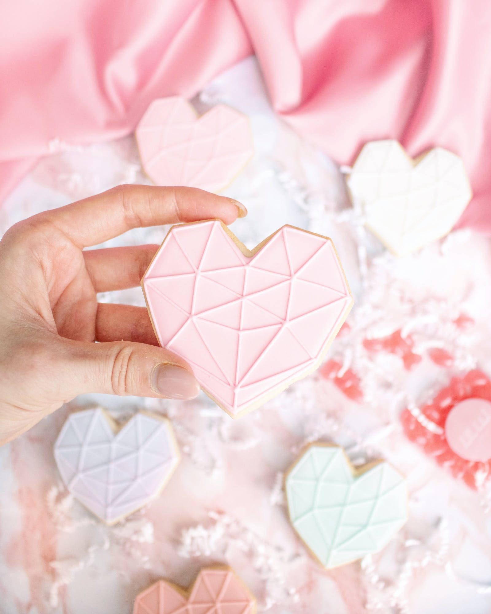 pastel pink heart cookie, pink geometric heart cookie, soft pink fabric, Full HD Phone Wallpaper