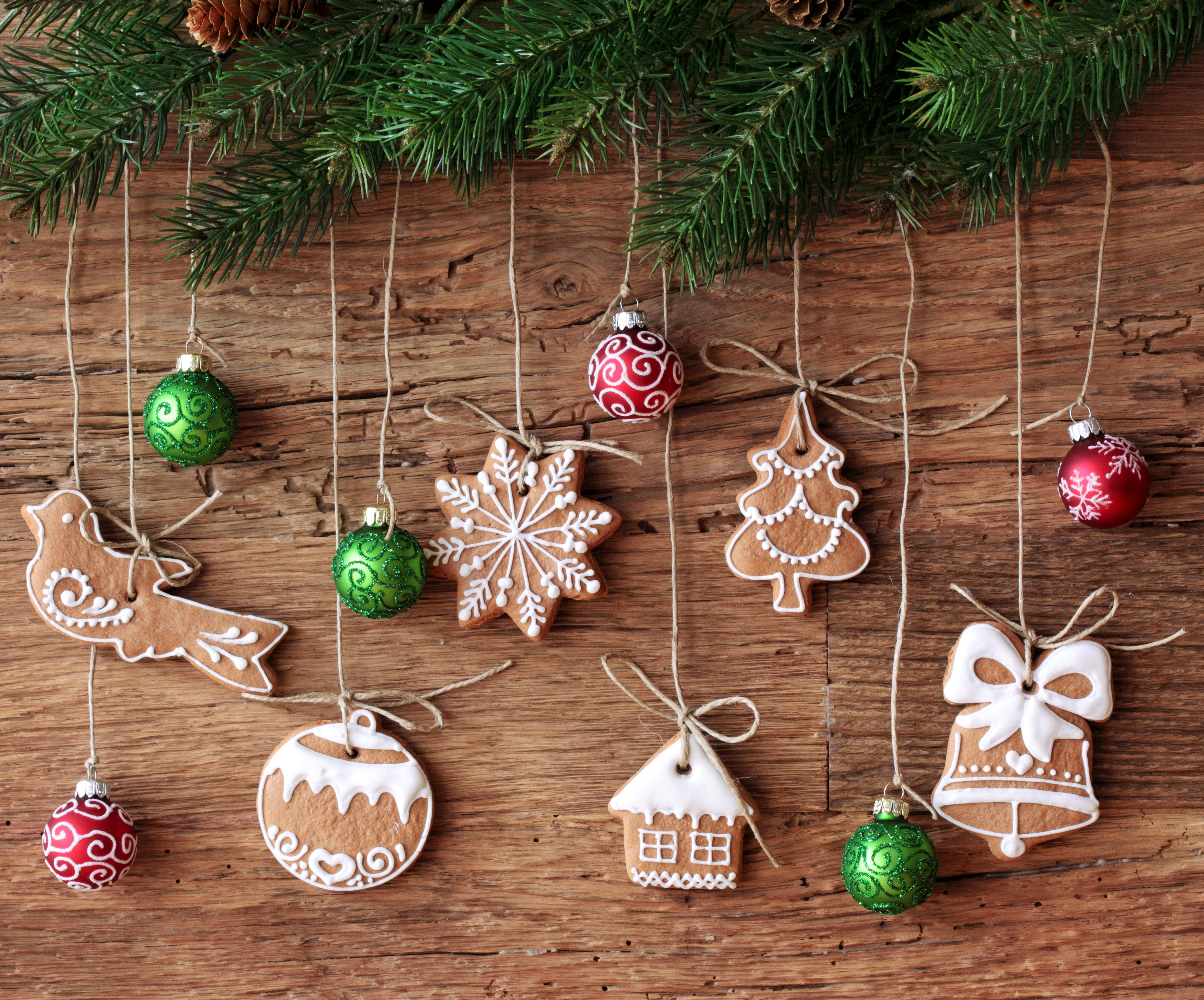 Cookies, green balls, gingerbread ornaments, 5K Desktop Wallpaper