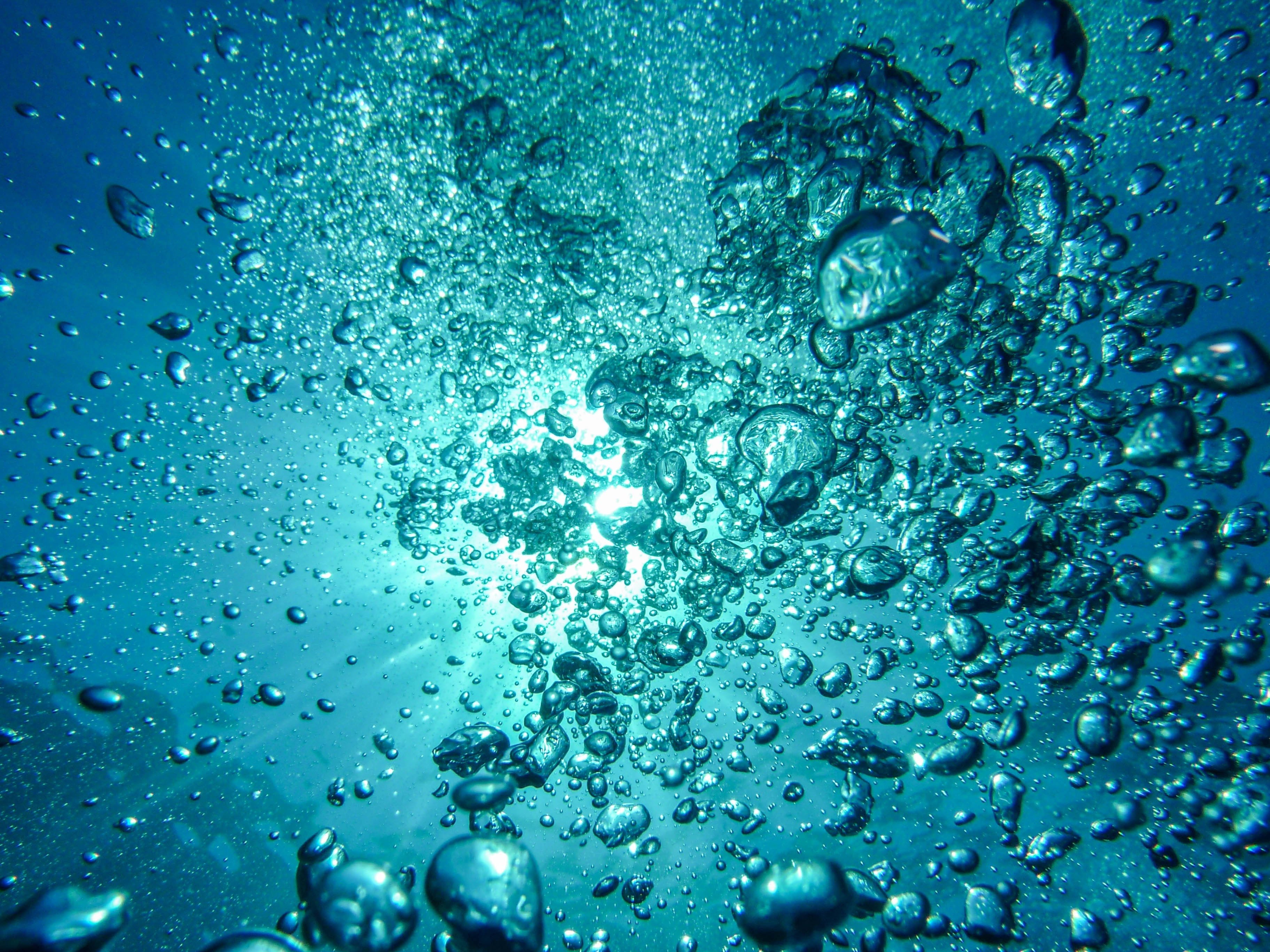 Cool Water Bubbles, scuba diving, shimmering bubbles, 2K Desktop Wallpaper