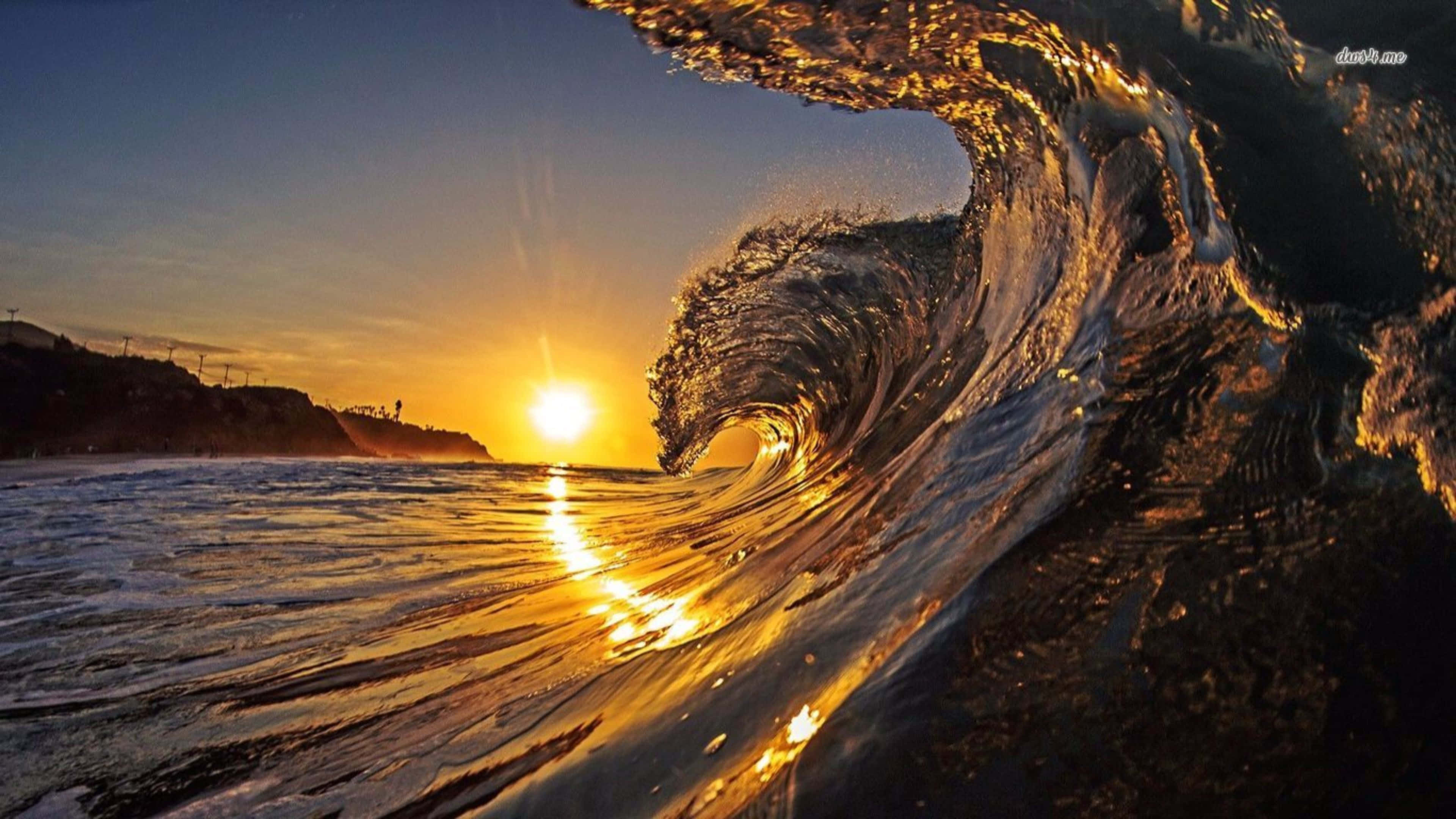 golden sunset, crashing ocean wave, dusk, 4K Desktop Wallpaper