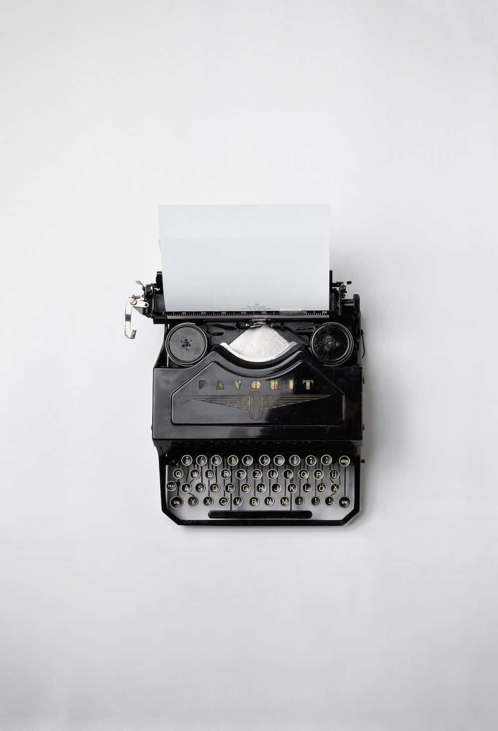 vintage black typewriter, blank paper, plain white background, HD Phone Wallpaper