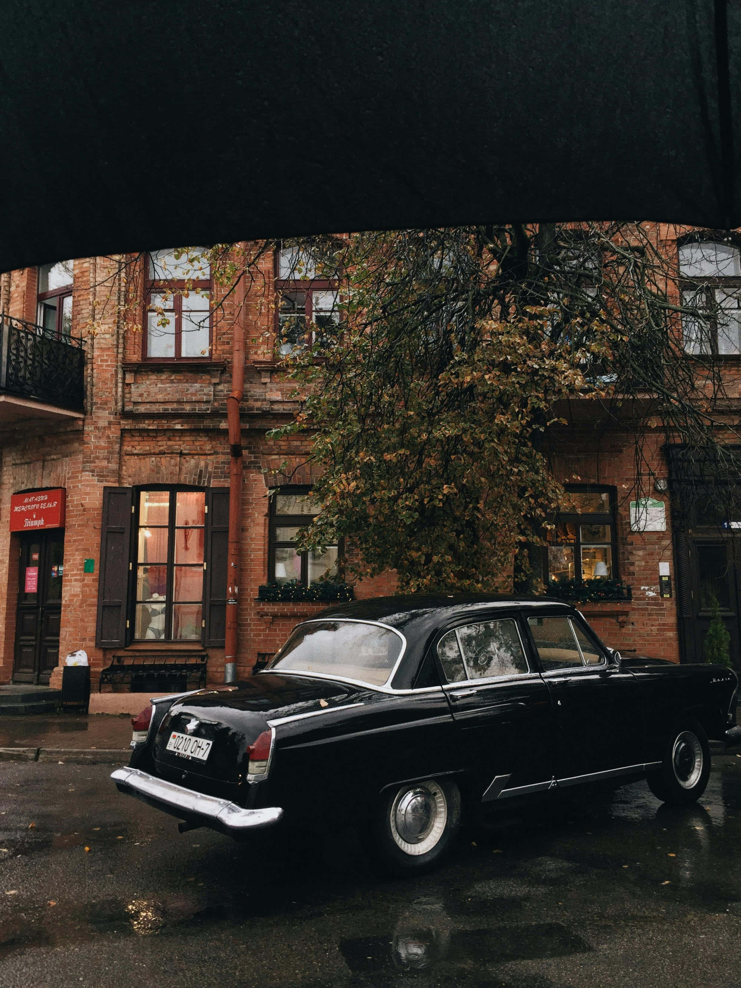 vintage black car, wet street, umbrella, 2K Phone Wallpaper