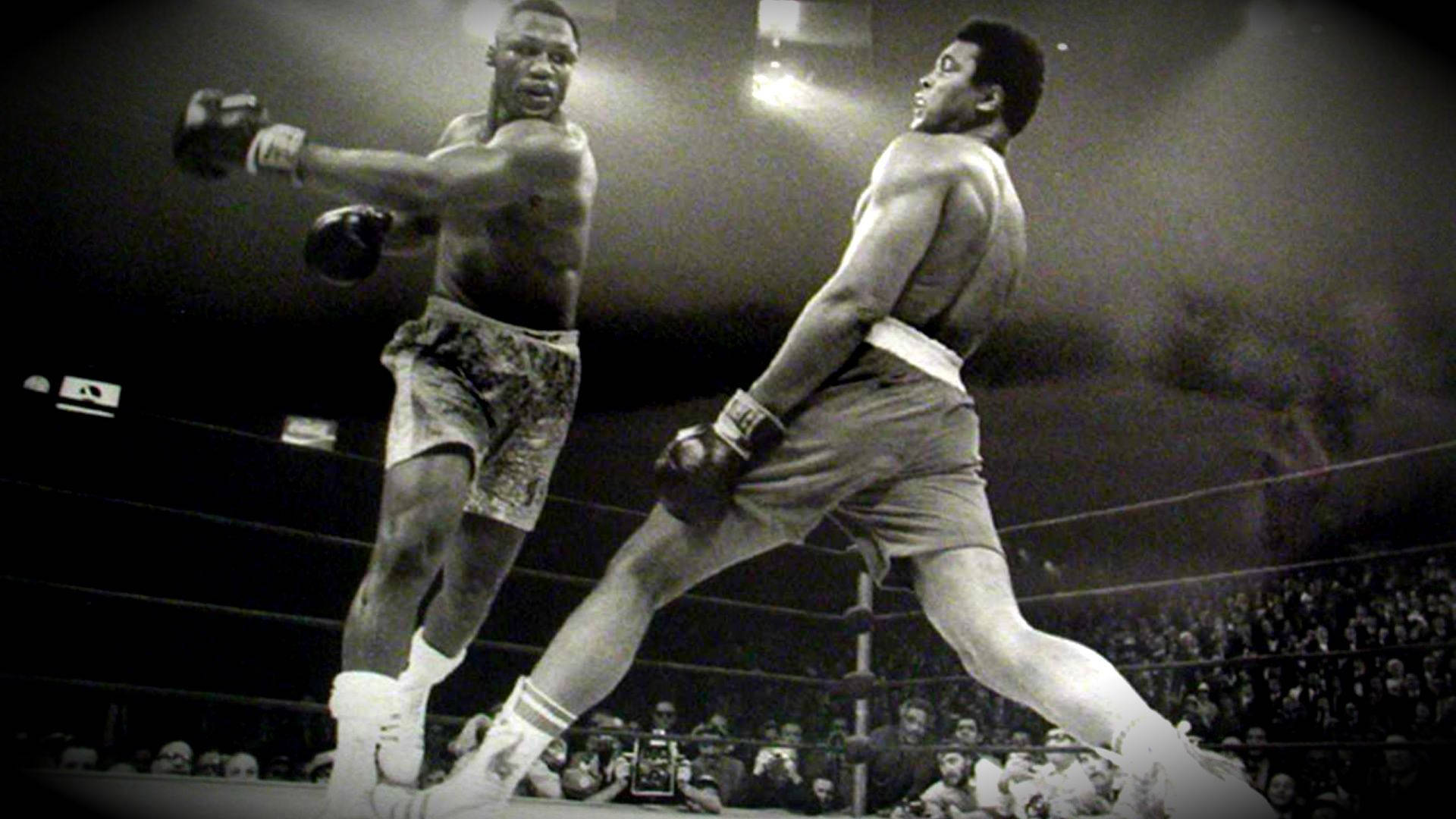 black and white photo, two boxers fighting, dramatic black and white ring scene, Full HD Desktop Wallpaper