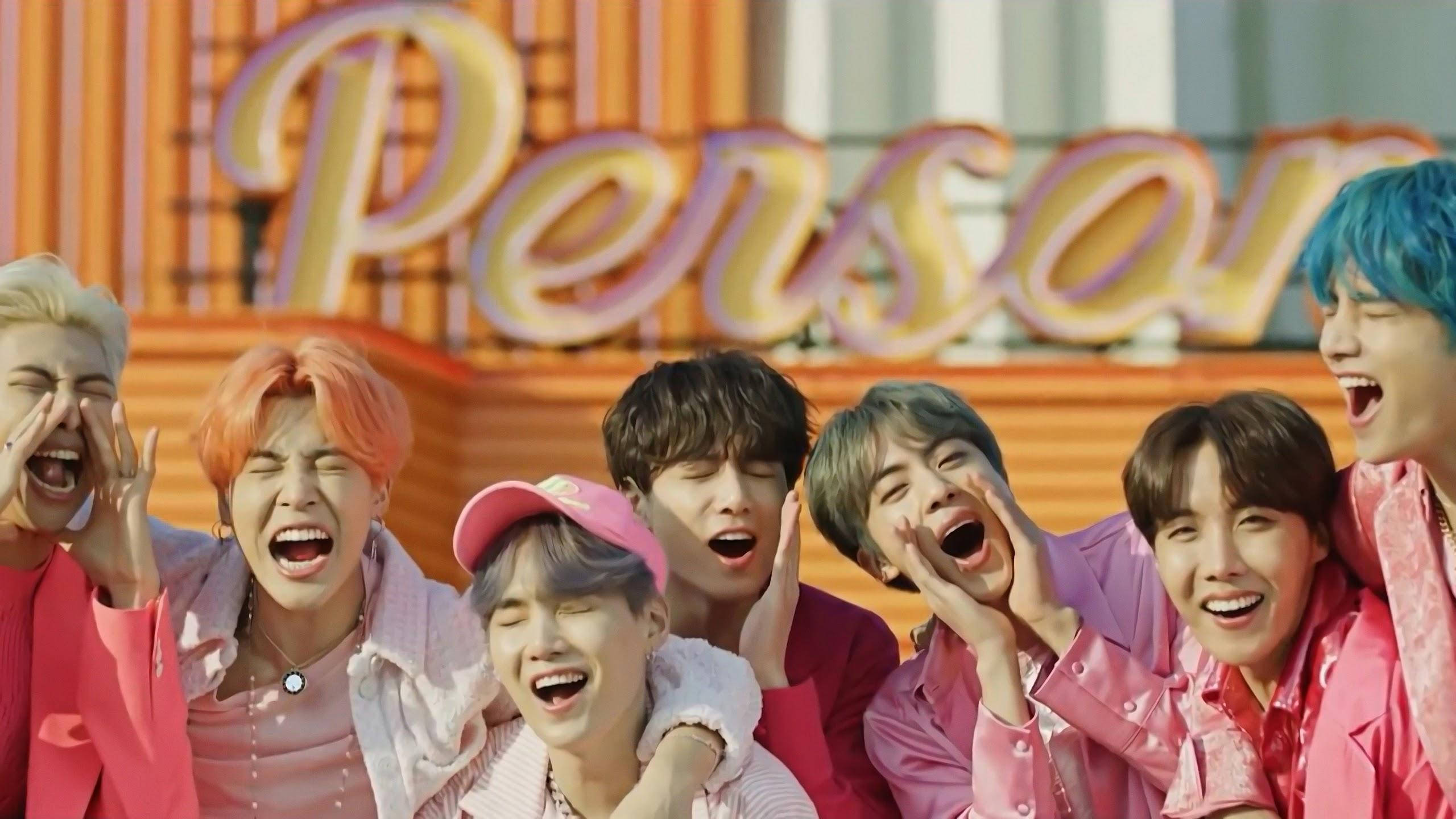 BTS, pink 'Person' sign, Seven young men, 2K Desktop Wallpaper