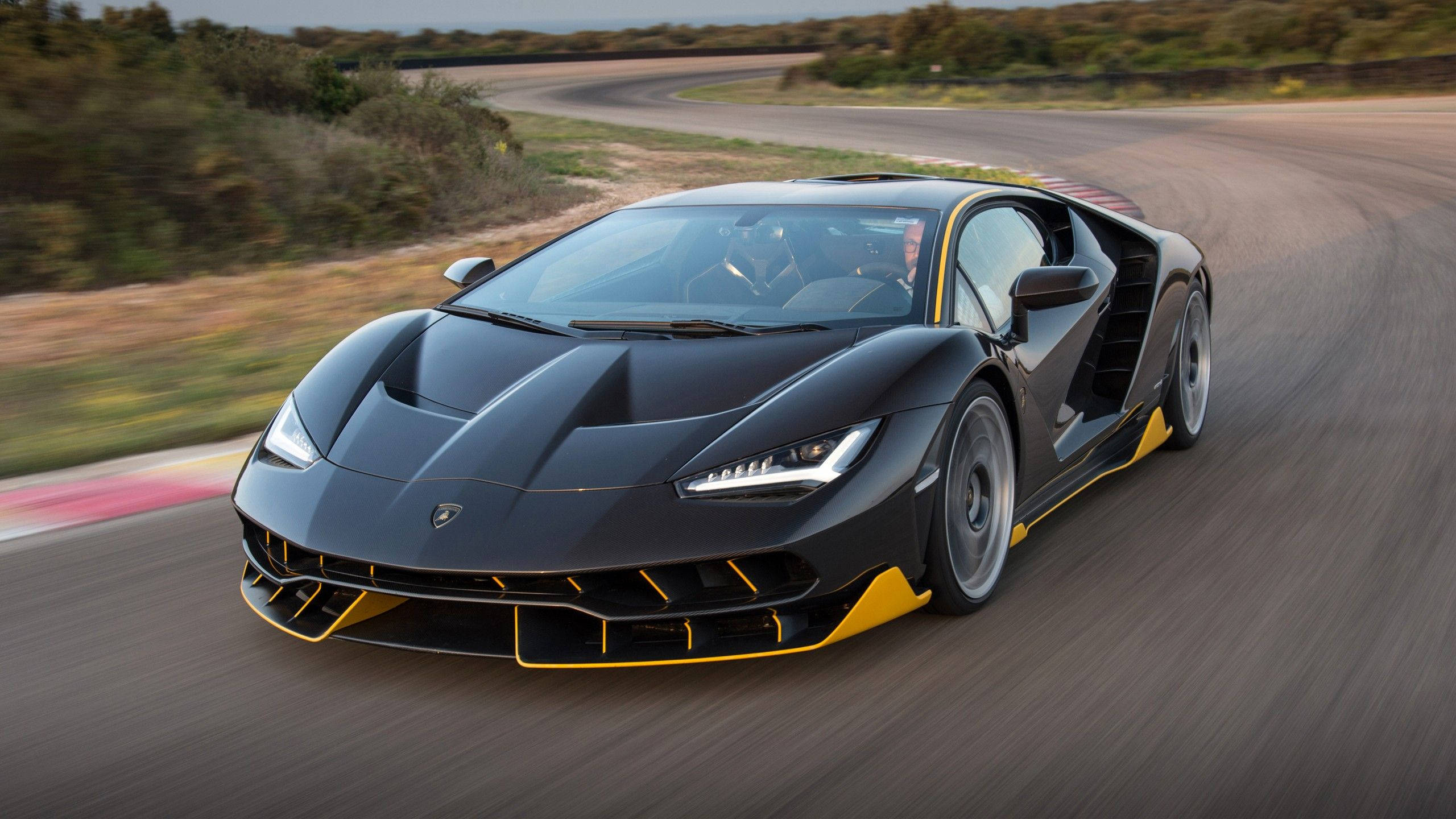 Lamborghini, black, yellow accents, 2K Desktop Wallpaper