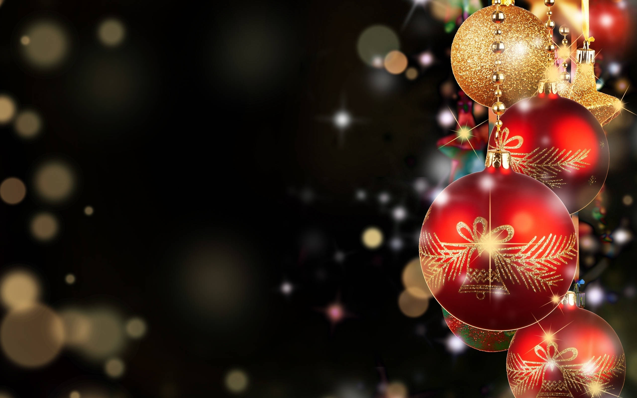 red Christmas ornaments, gold Christmas ornaments, dark backdrop, 2K Desktop Wallpaper