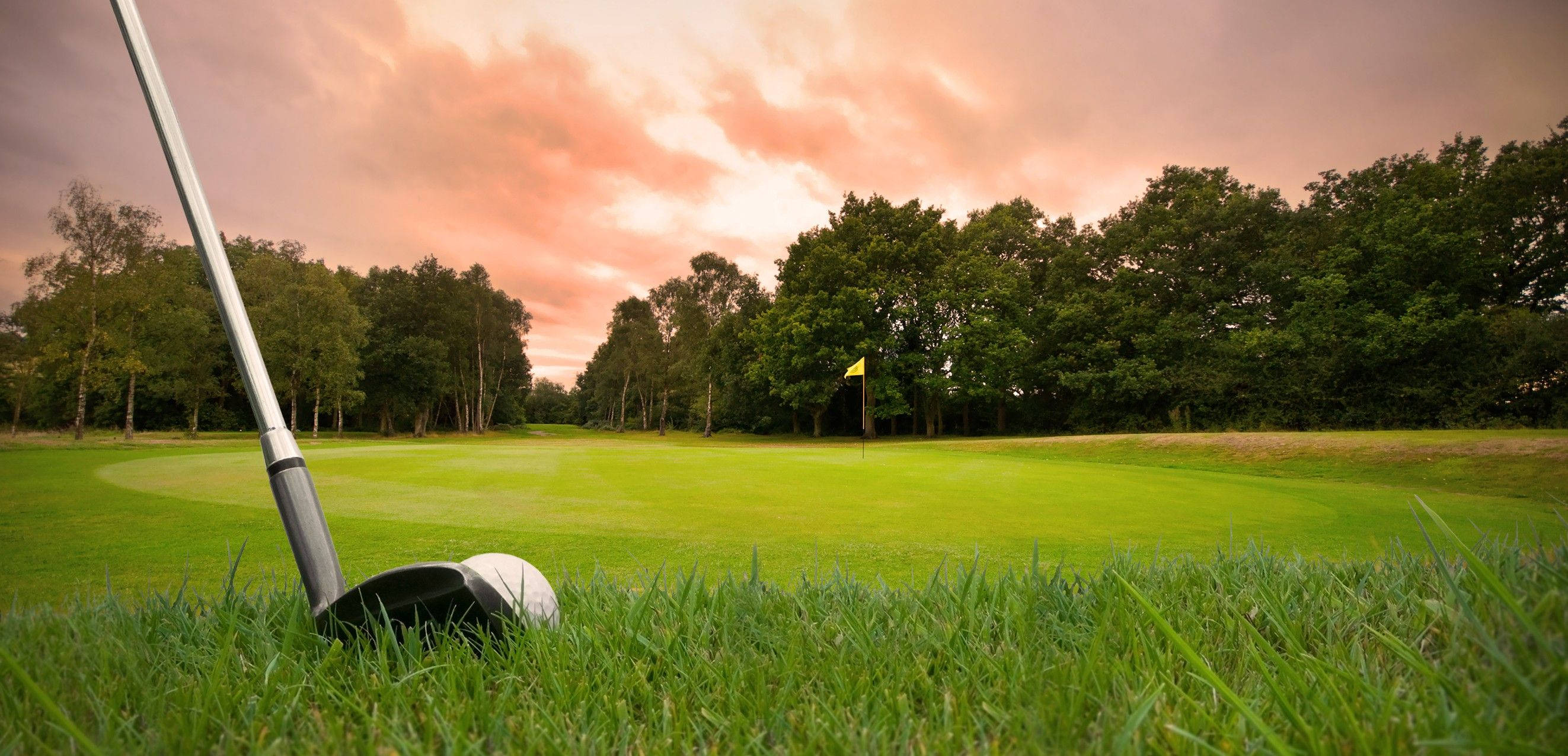 Cool Golf, sunset sky, vibrant green grass, 2K Desktop Wallpaper