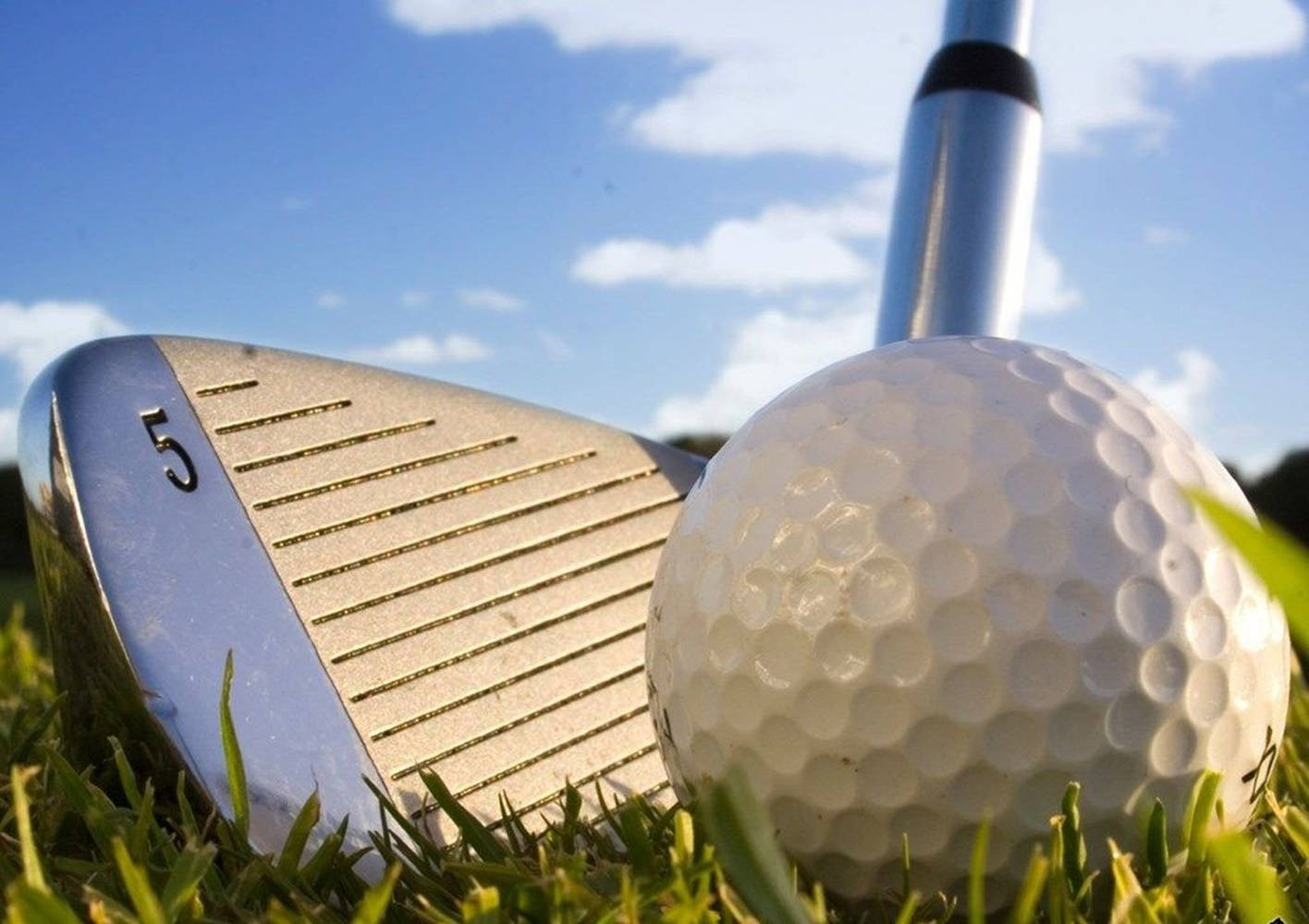 golf club, golf ball, vibrant green grass, HD Desktop Wallpaper