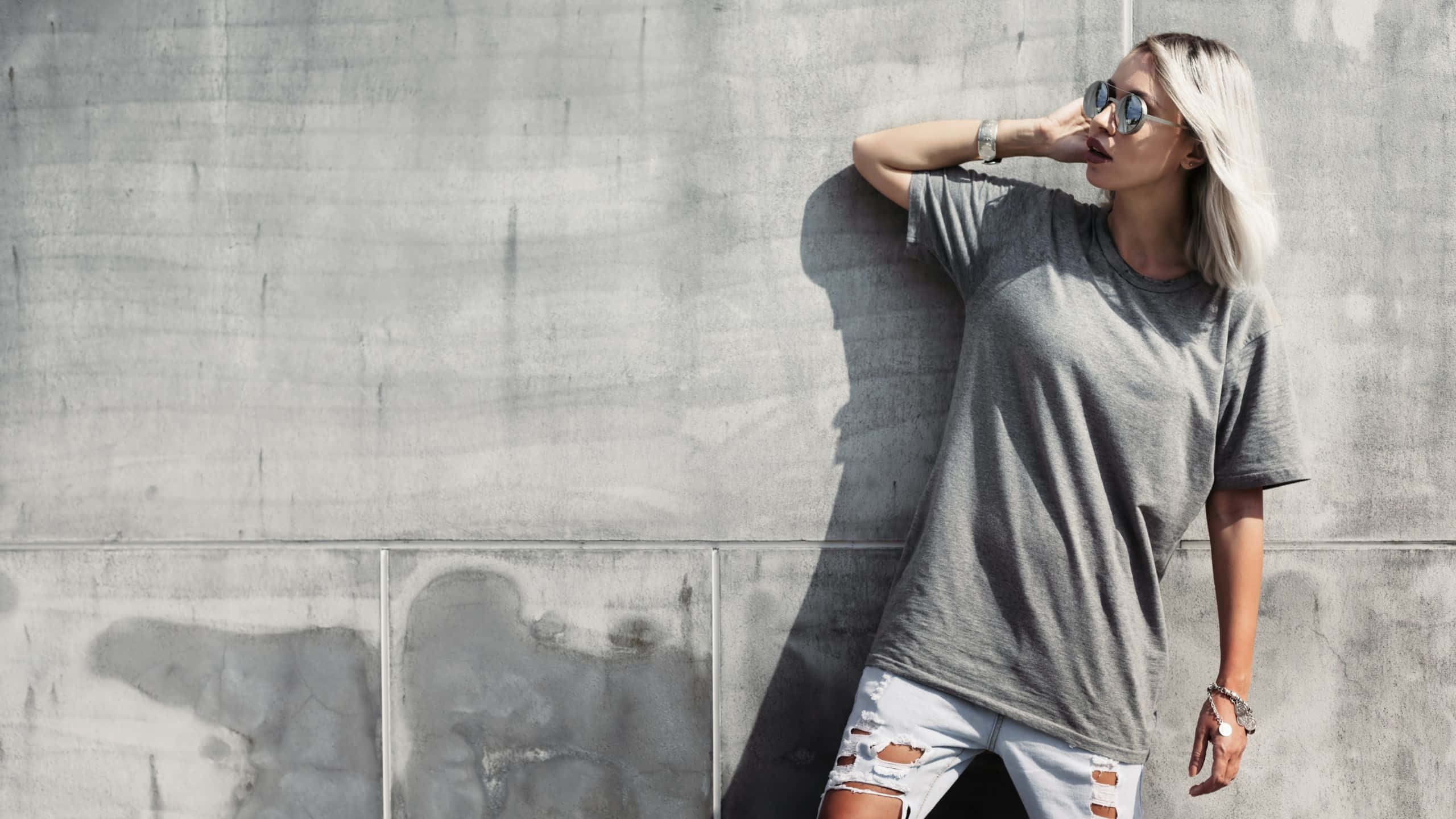 Cool Gray, grey tee, ripped jeans, 2K Desktop Wallpaper