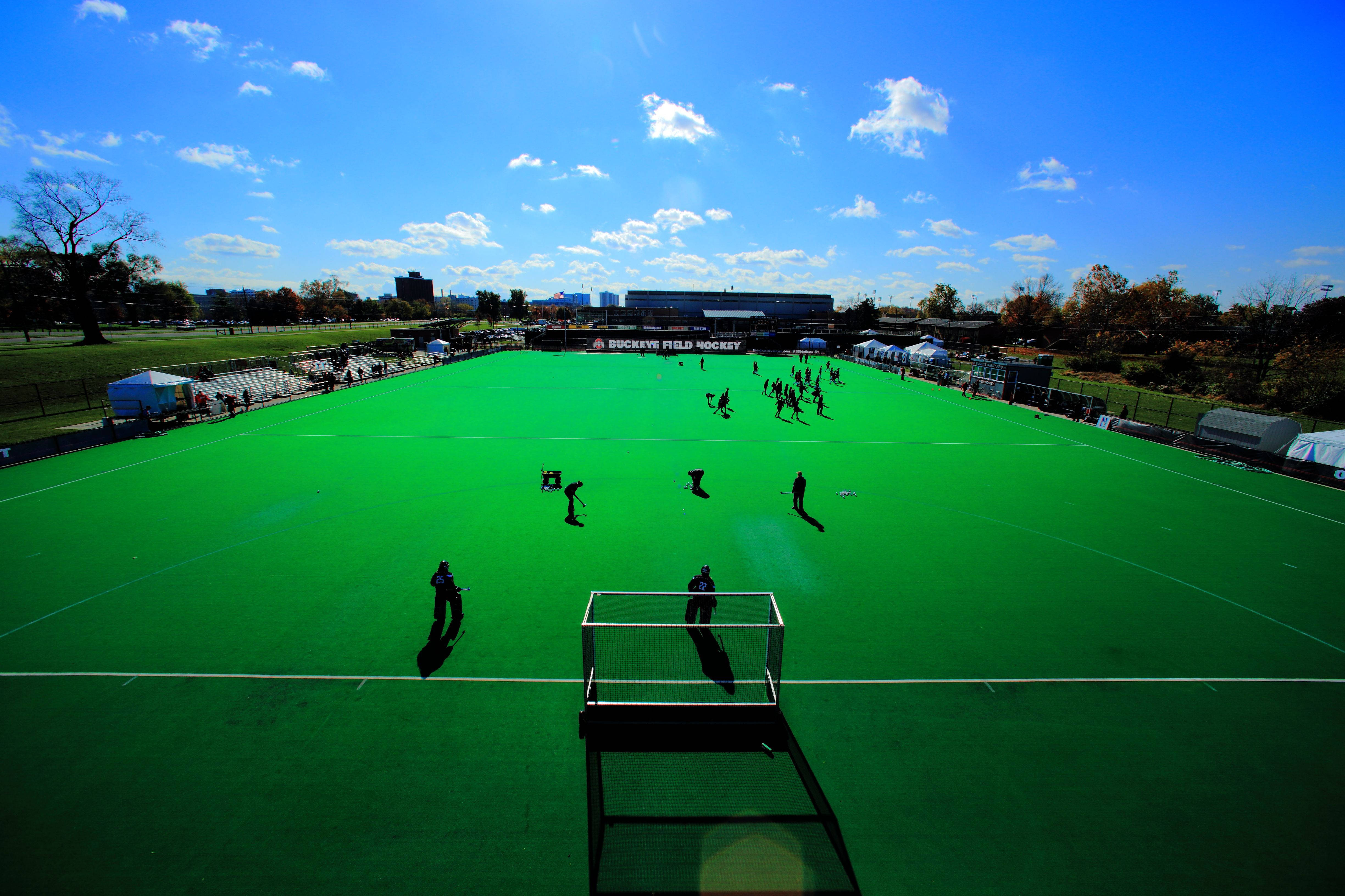 field hockey, green turf, bright blue sky, 4K Desktop Wallpaper