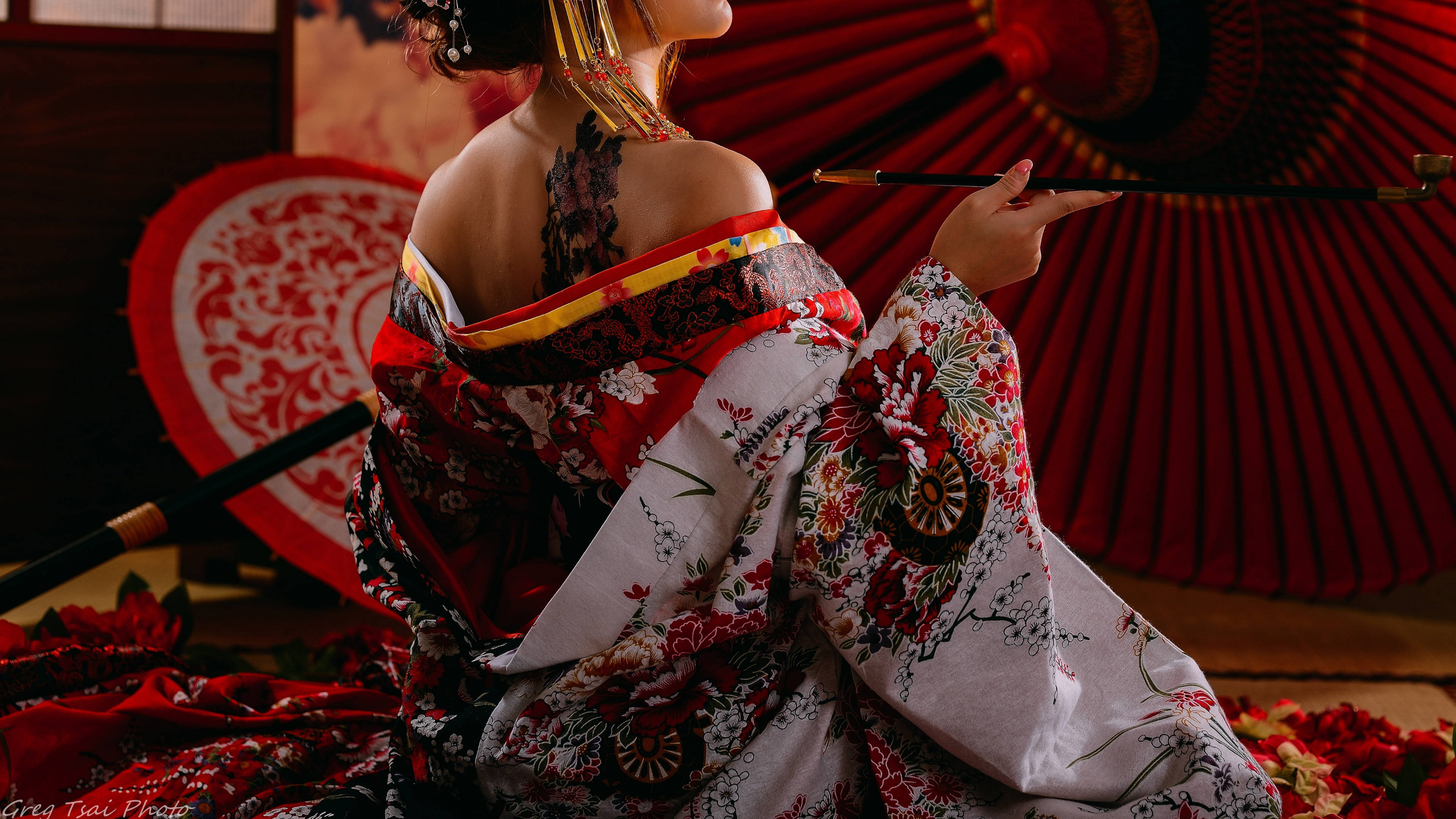 floral kimono, red parasol, red petals, 4K Desktop Wallpaper