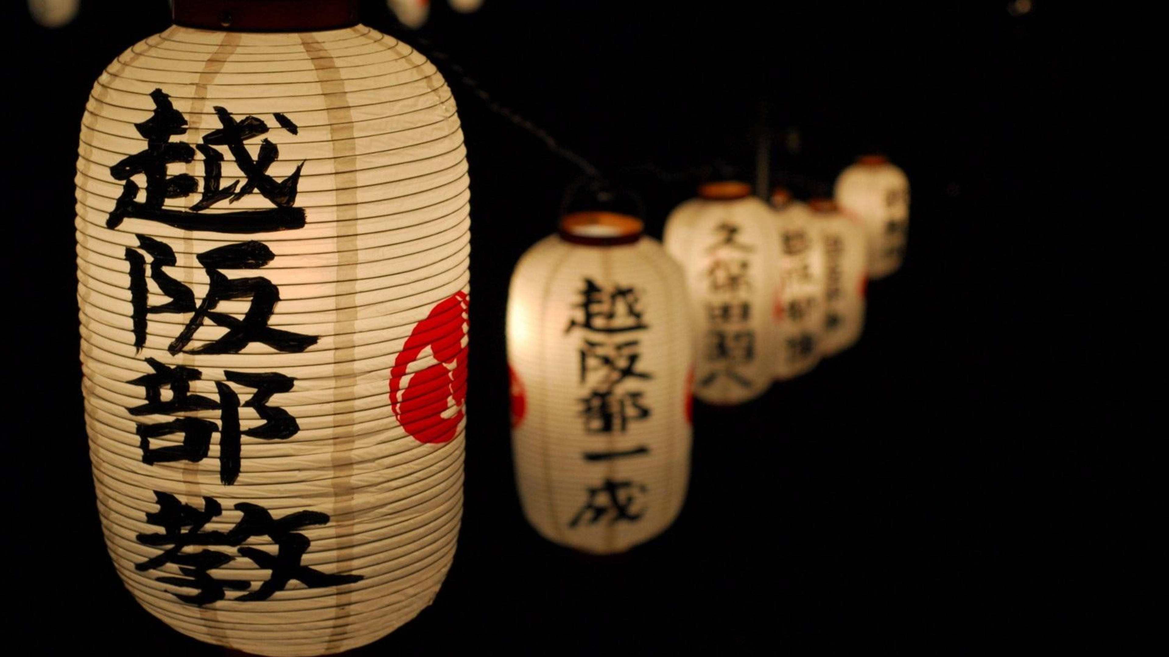 Japanese paper lanterns, black calligraphy, red seals, 4K Desktop Wallpaper