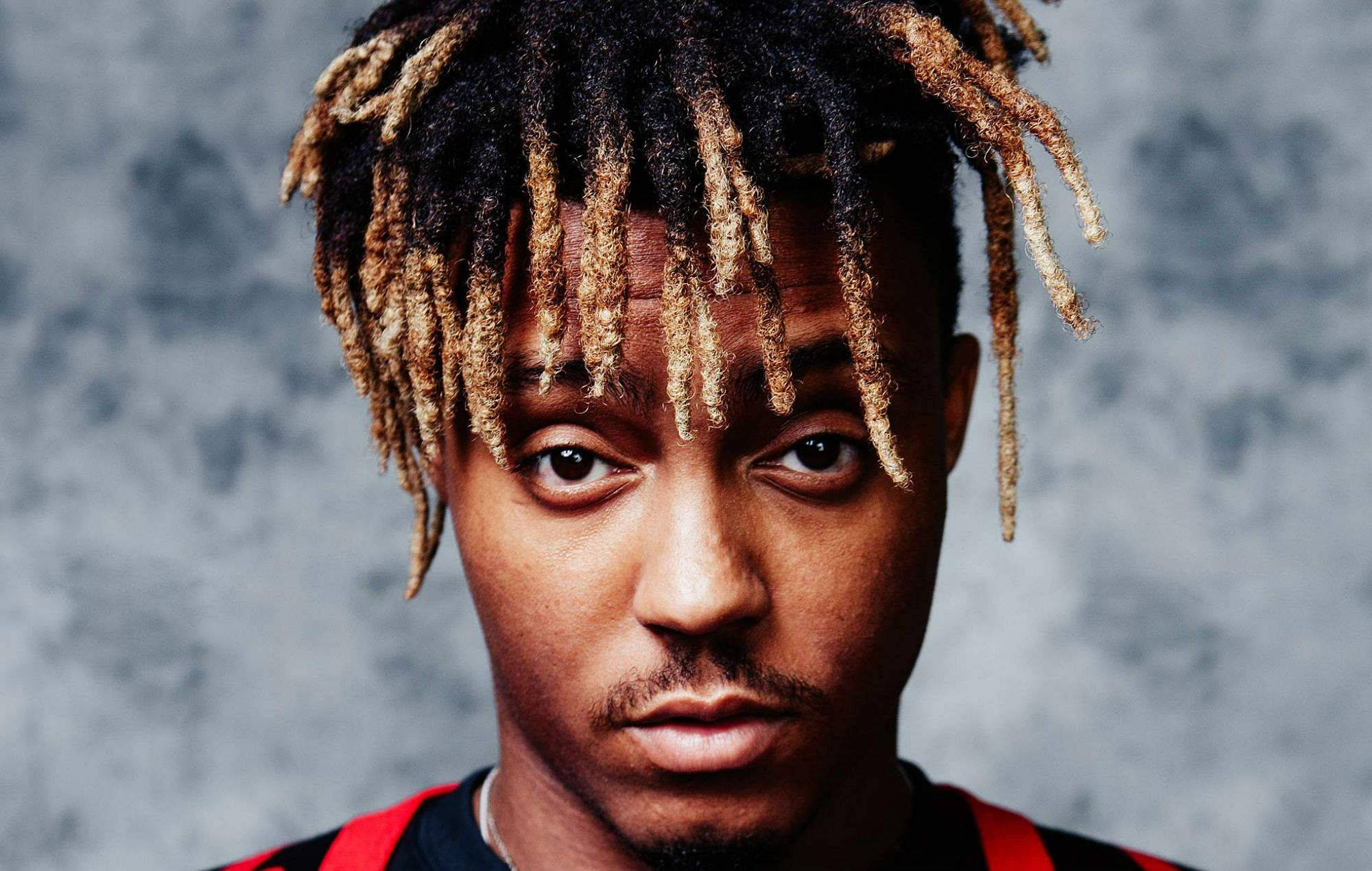 Cool Juice WRLD, dreadlocks, gray concrete wall, Full HD Desktop Wallpaper