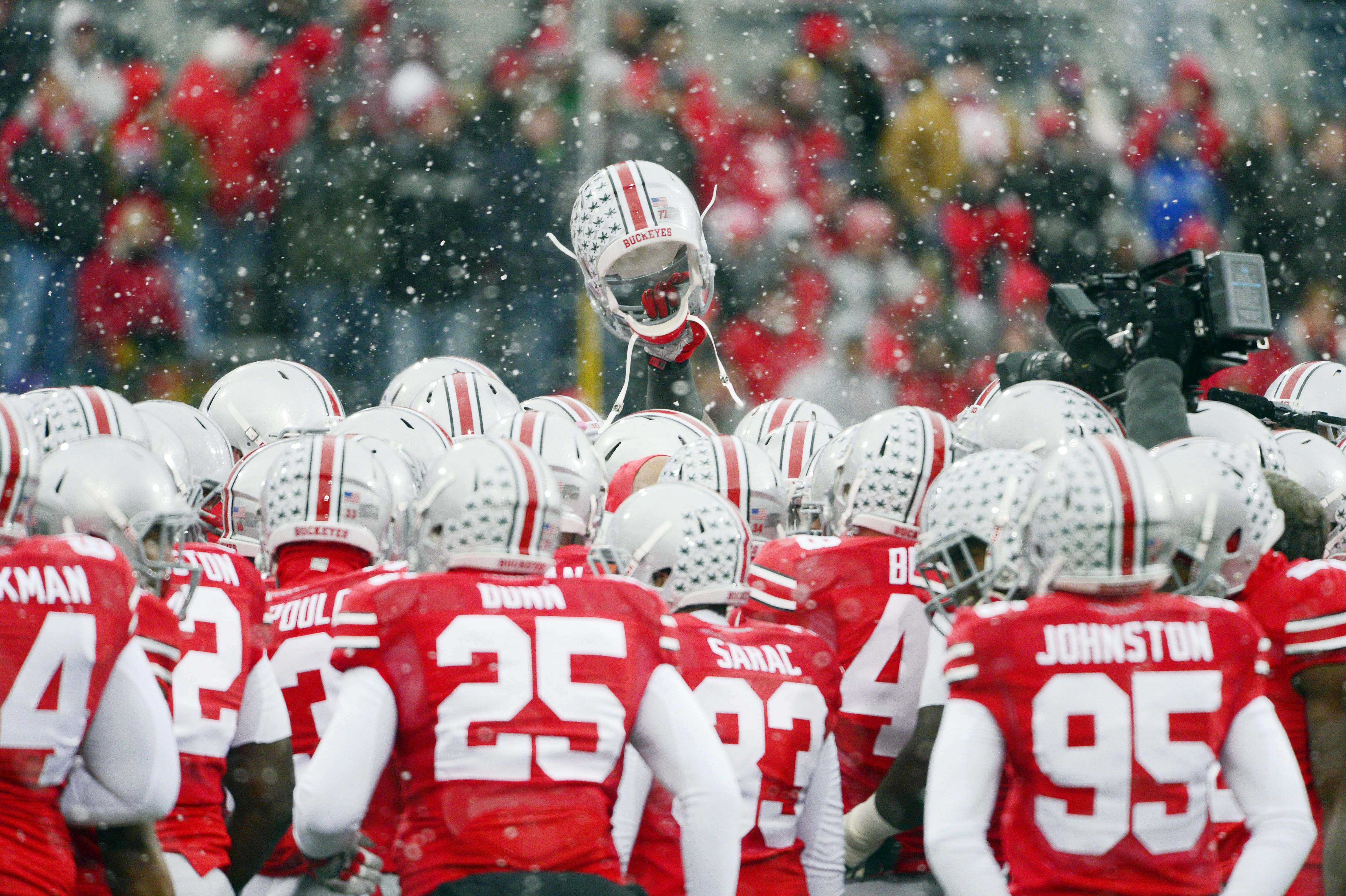Ohio State, red uniforms, football players, 4K Desktop Wallpaper