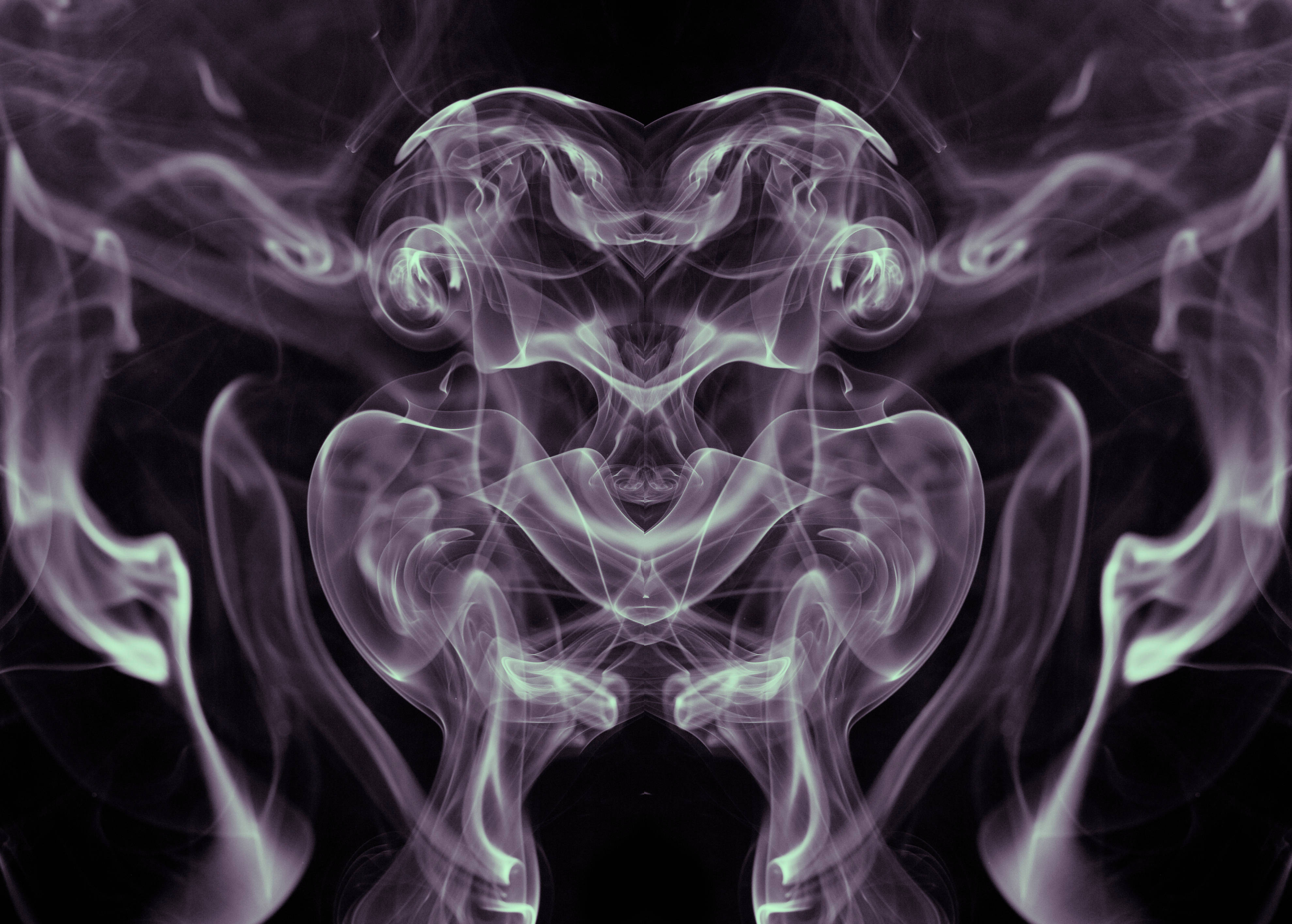 wispy smoke, glowing humanoid silhouette, dark background, 4K Desktop Wallpaper