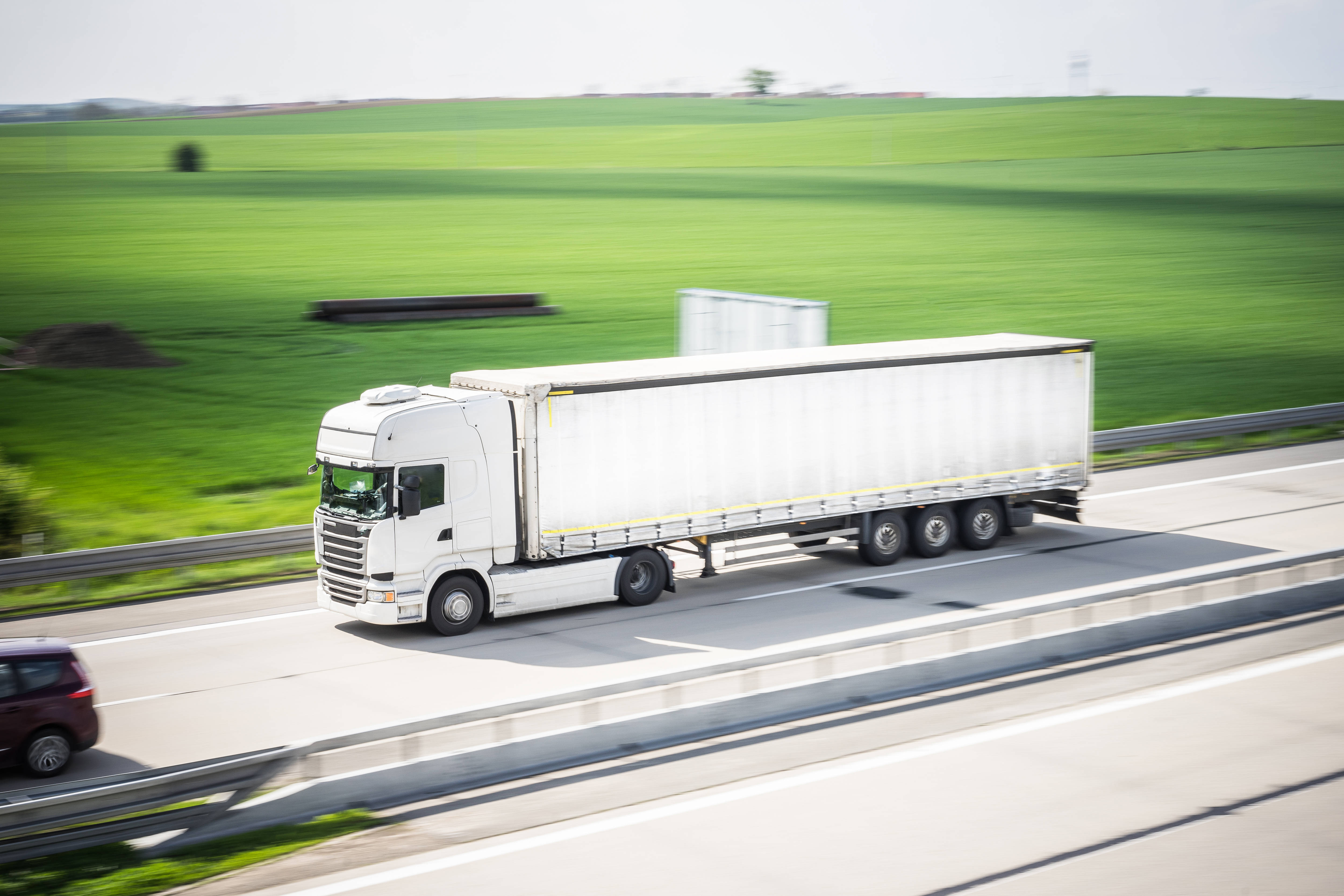 white semi-truck, highway, blurred green fields, 4K Desktop Wallpaper