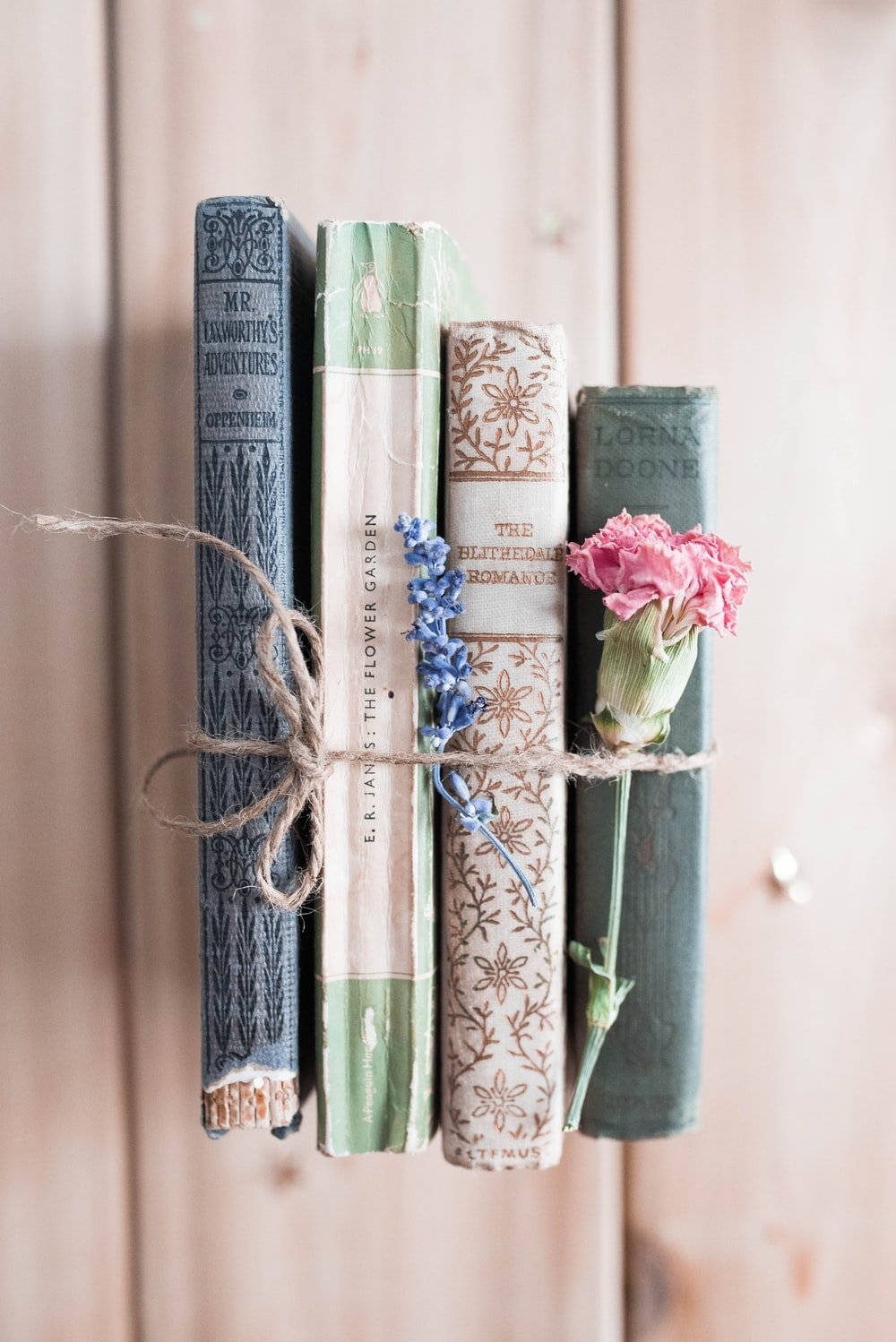 Cool Vintage, vintage books, twine, HD Phone Wallpaper