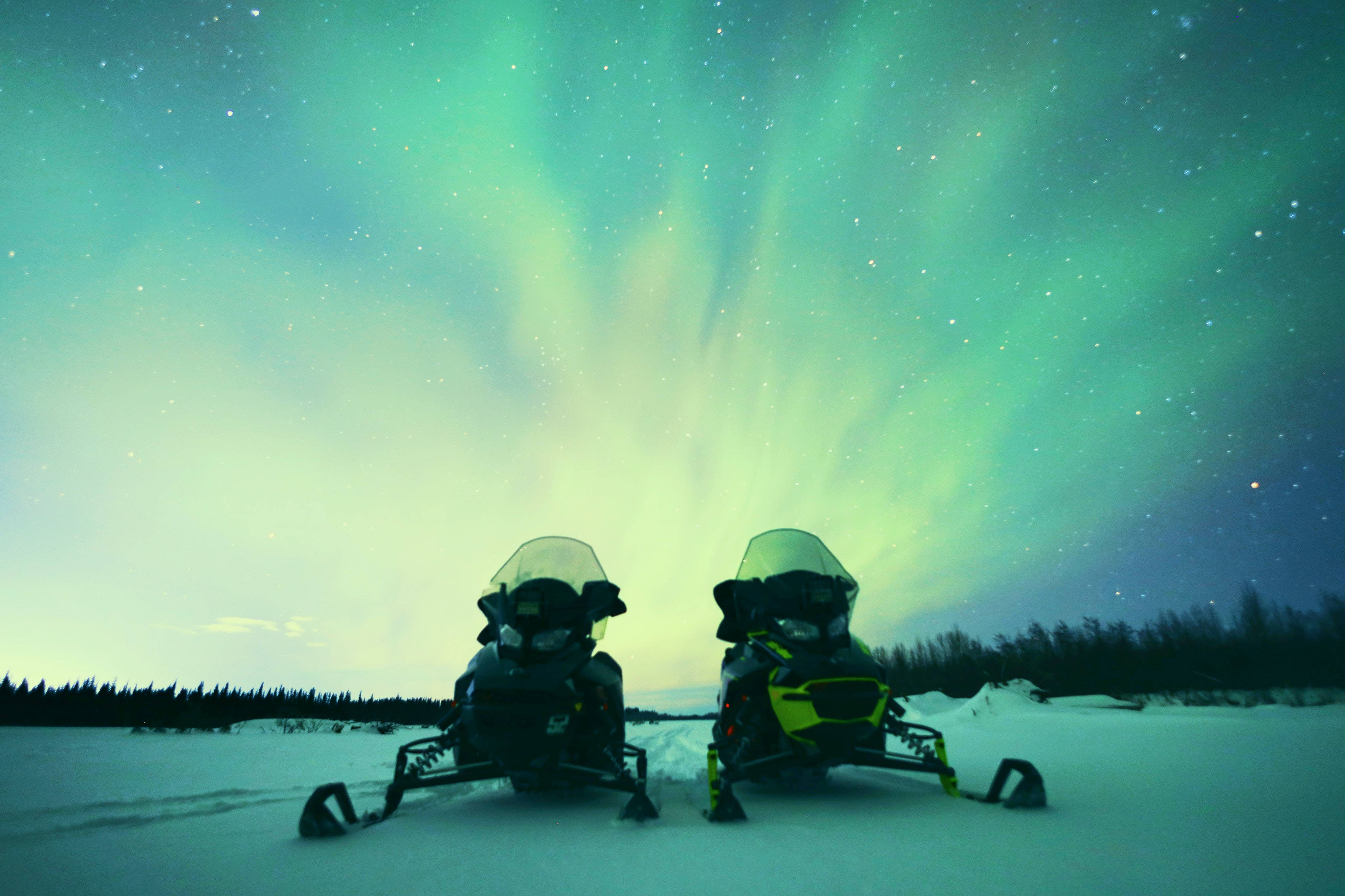 snowmobiles, cool winter, northern lights, 4K Desktop Wallpaper