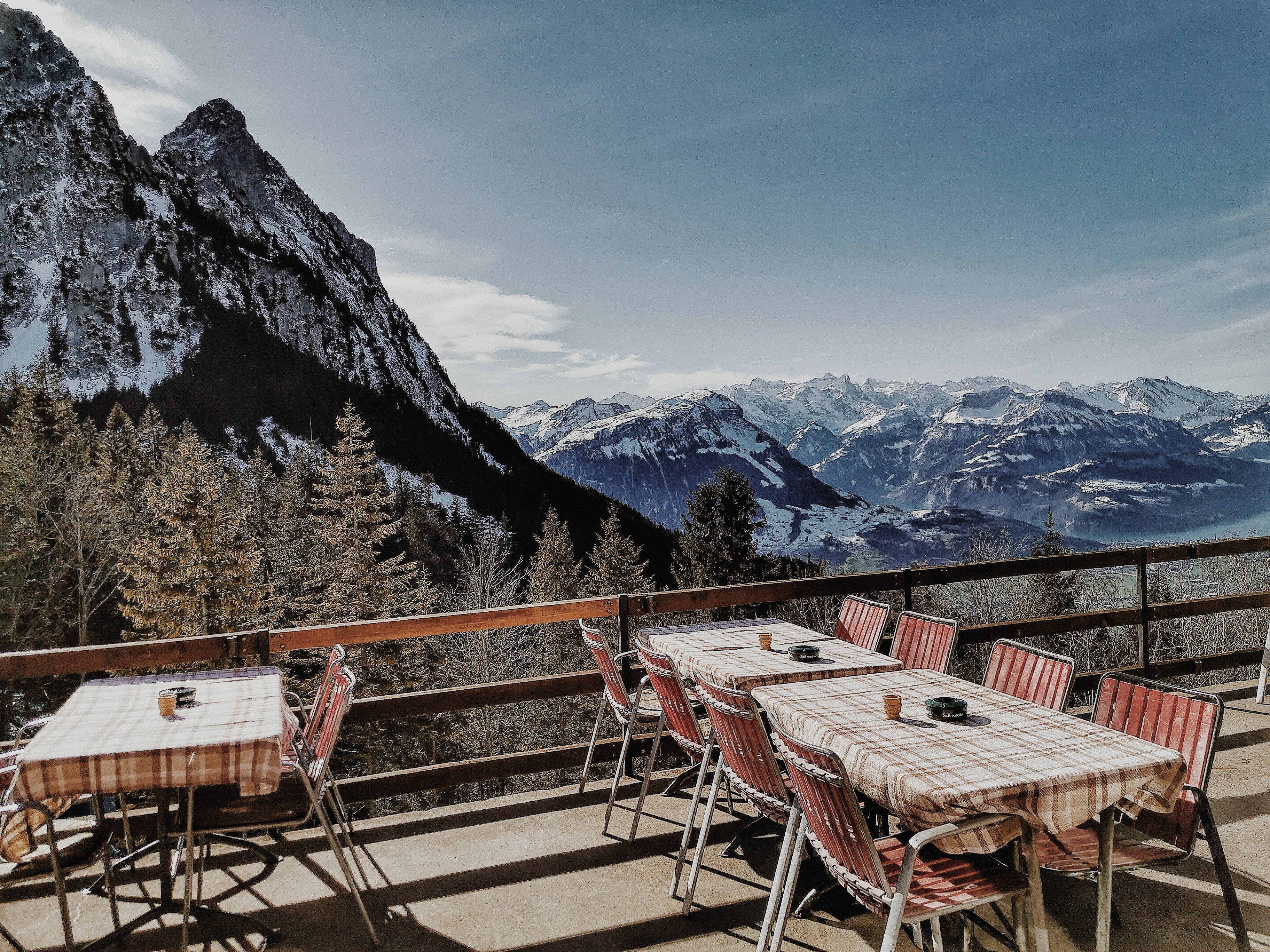 checkered cloths, snow-capped mountains, clear blue sky, 2K Desktop Wallpaper