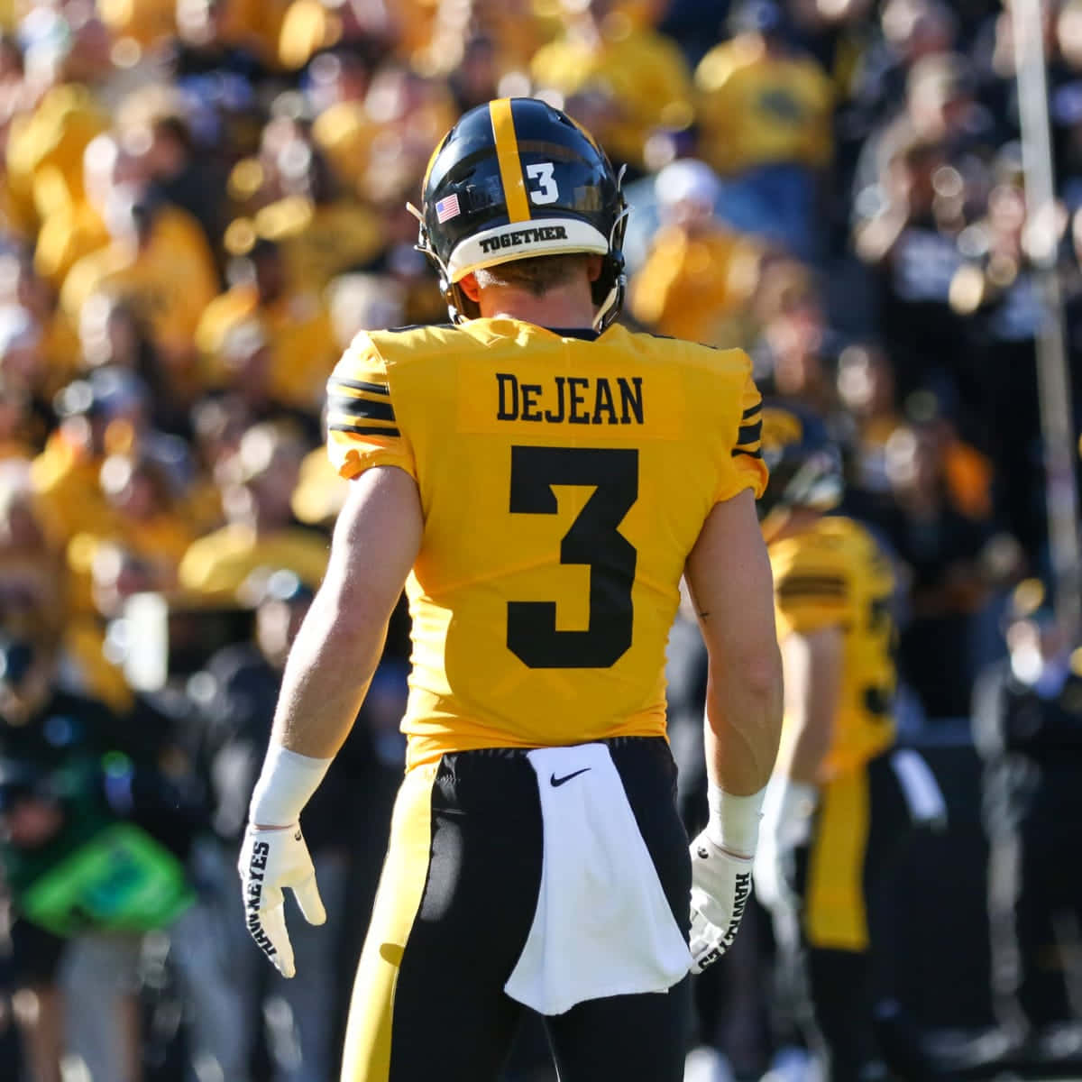 Cooper Dejean, number 3, yellow and black jersey, SD Desktop Wallpaper