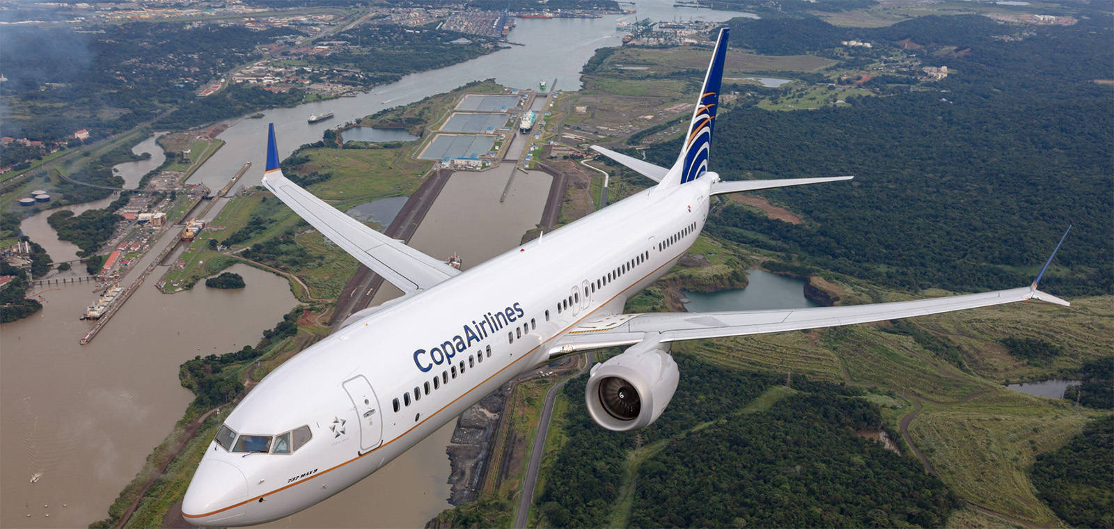 Copa Airlines, passenger jet, lush green landscape, HD Desktop Wallpaper