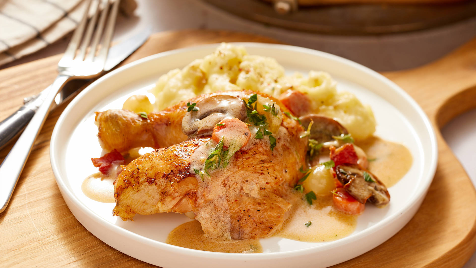 Coq Au Vin, white ceramic dish, golden roasted chicken, Full HD Desktop Wallpaper