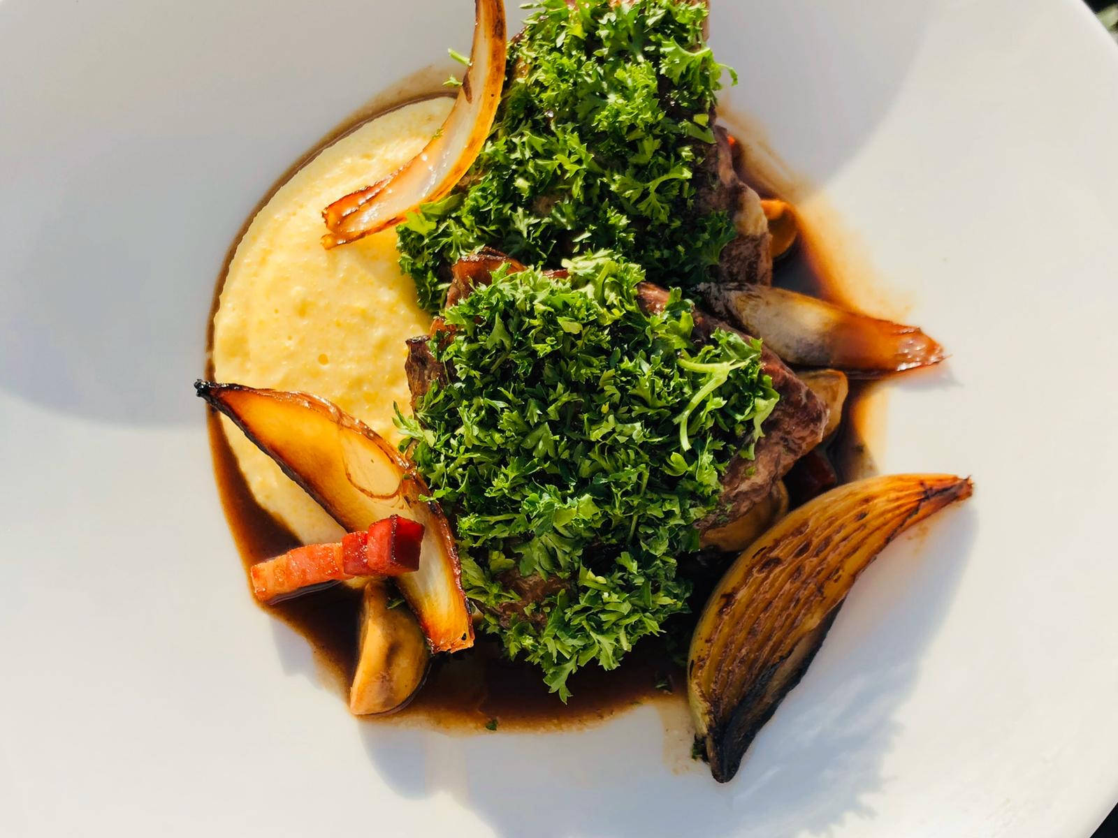 Coq Au Vin, seared meat, fresh parsley, HD Desktop Wallpaper