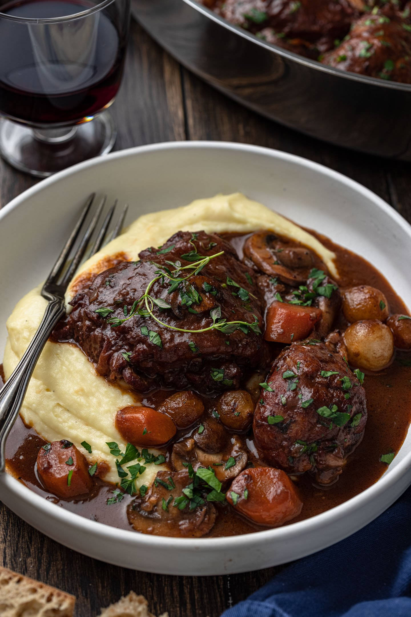 Coq Au Vin, creamy mashed potatoes, rustic white bowl, Full HD Phone Wallpaper