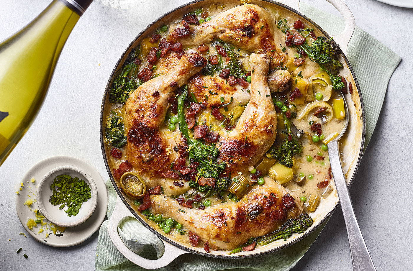 Coq Au Vin, golden roasted chicken legs, creamy sauce, HD Desktop Wallpaper