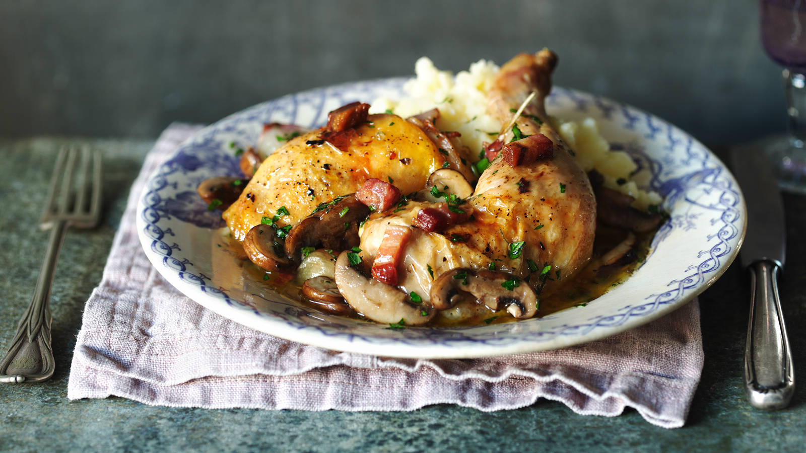 Coq Au Vin, ceramic plate, blue patterned plate, HD Desktop Wallpaper