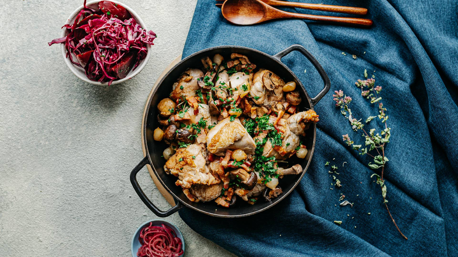 Coq Au Vin, shredded purple cabbage, rustic skillet, Full HD Desktop Wallpaper