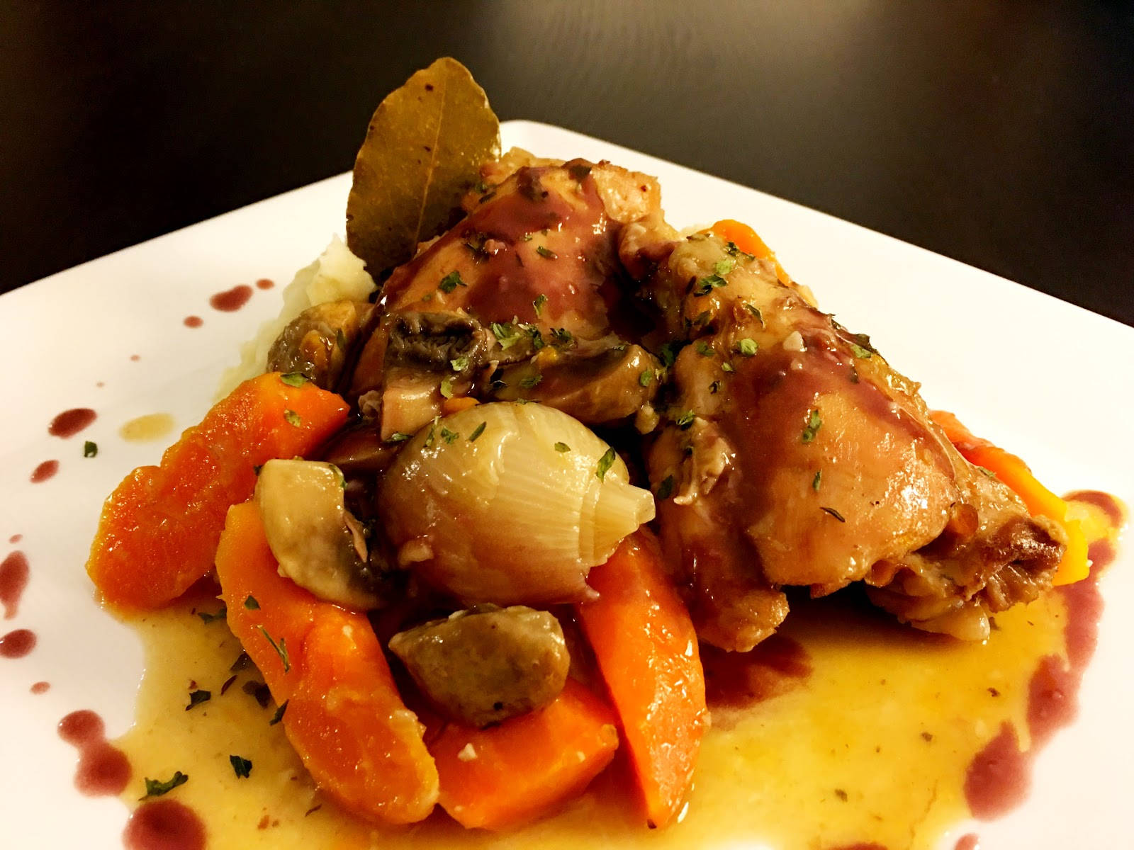 Coq Au Vin, garnished coq au vin, white plate, HD Desktop Wallpaper