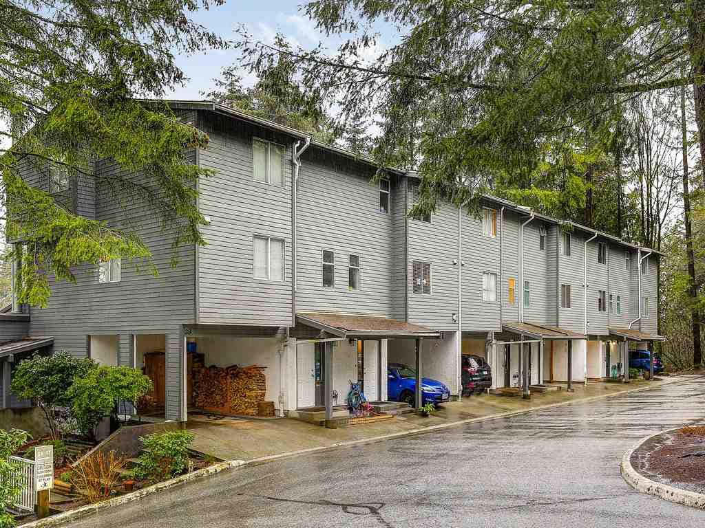 Coquitlam, twilight, gray two-story apartment building, SD Desktop Wallpaper